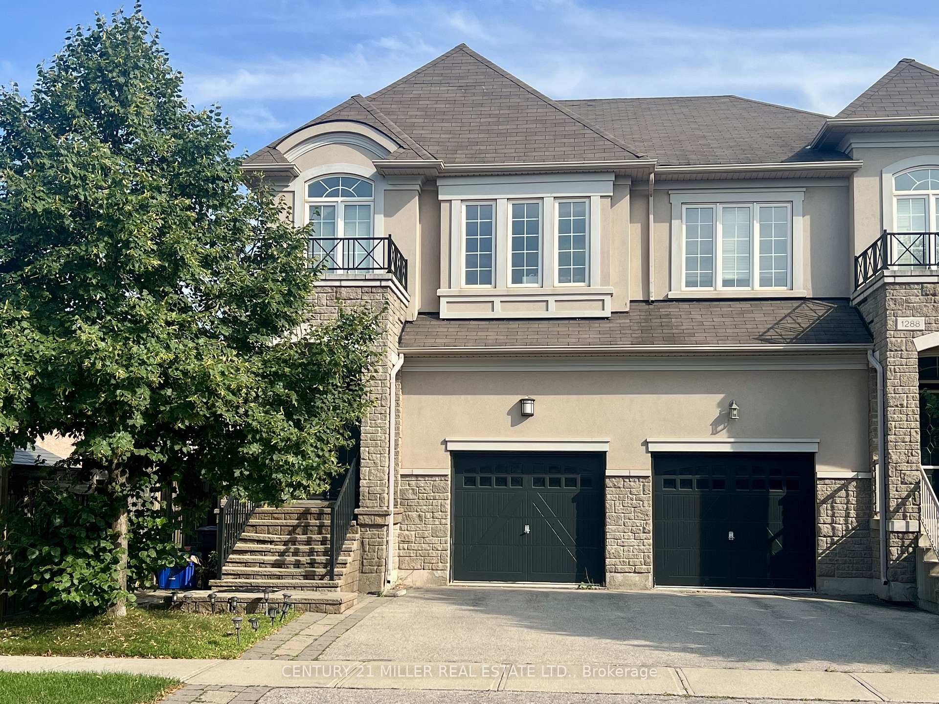 Front of 1290 Craigleith Road