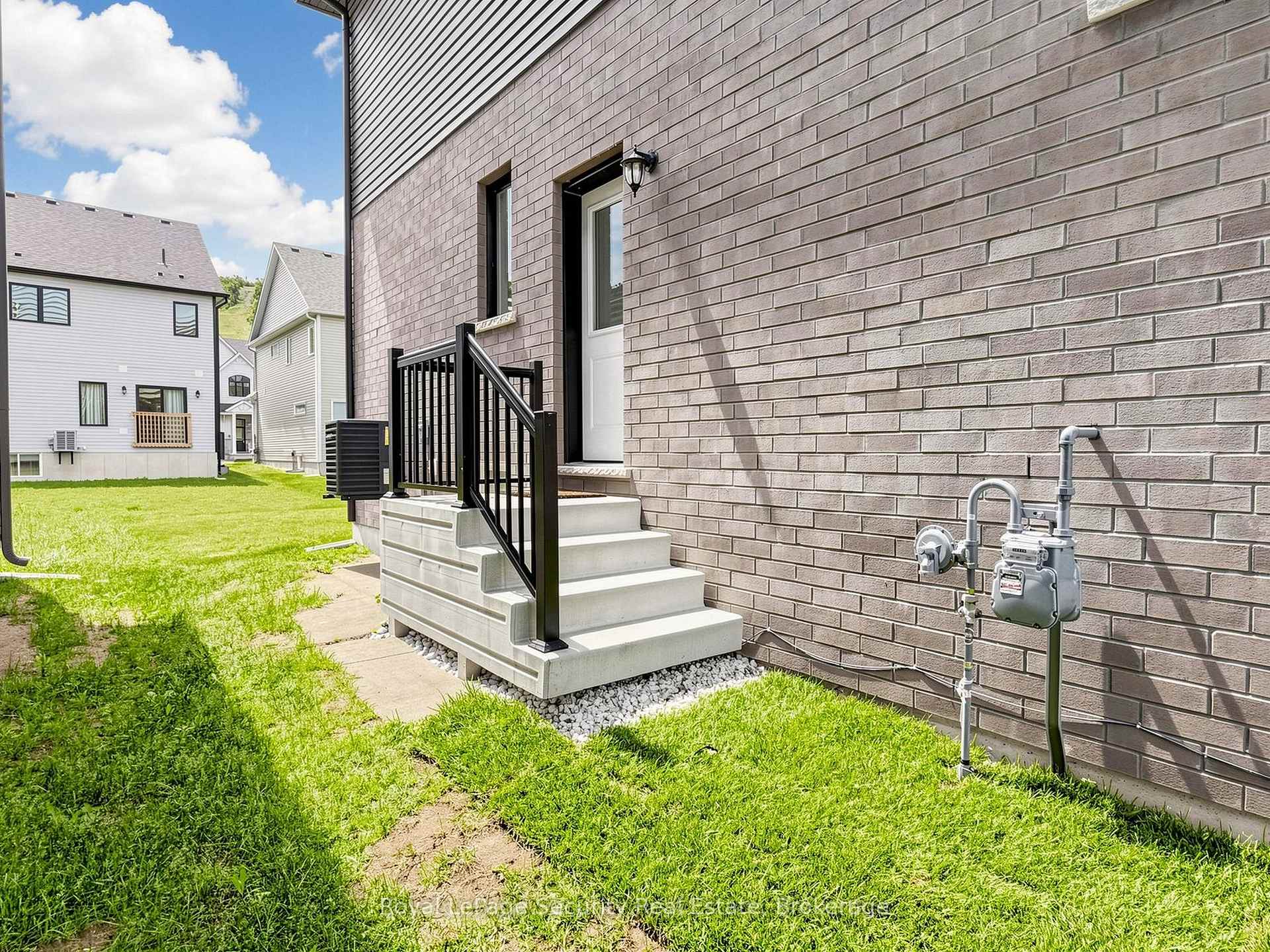 Photo 37 of 121 Sebastian Street, Blue Mountains — HOMEH