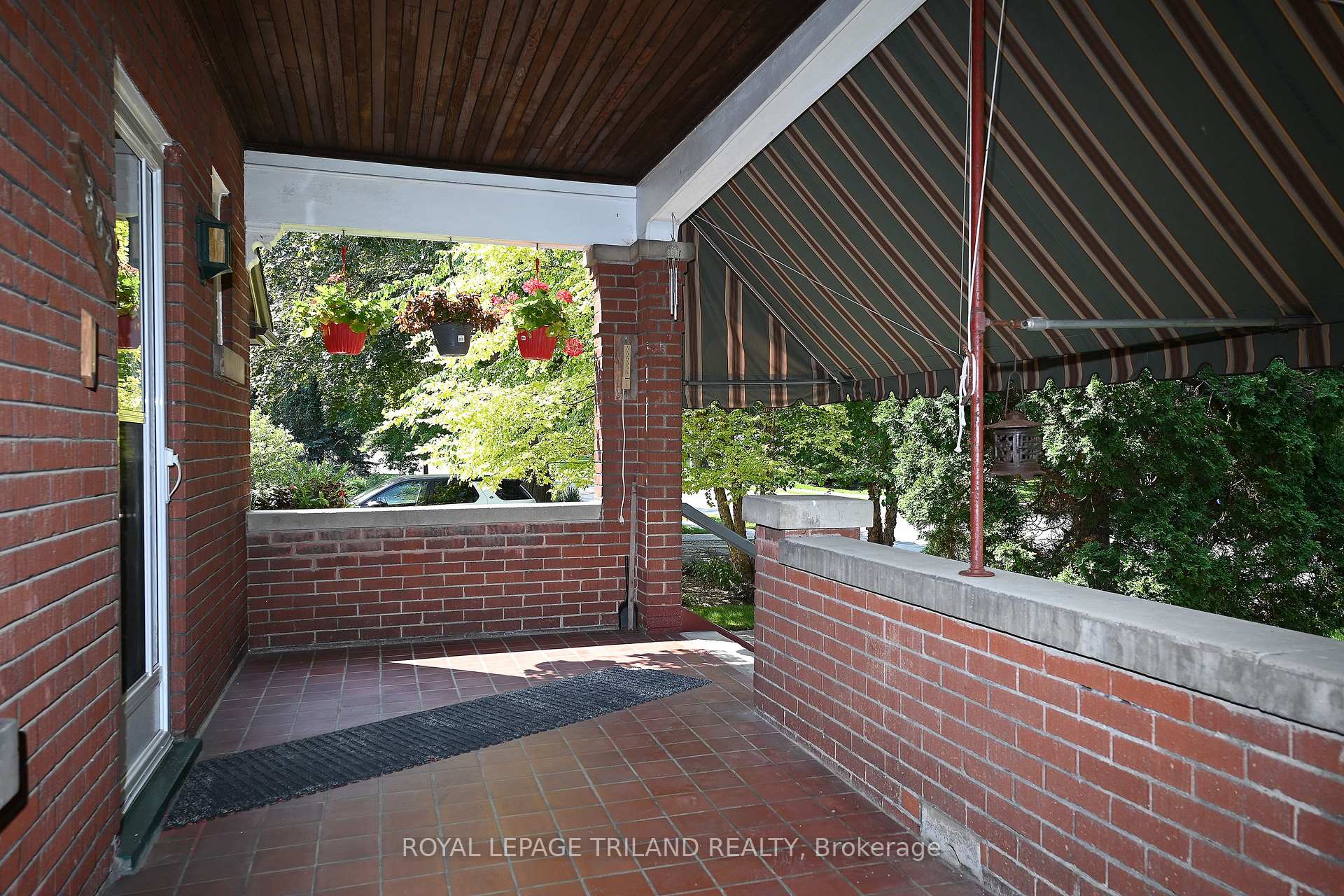Photo 4 of 382 Wortley Road, London, South G — HOMEH