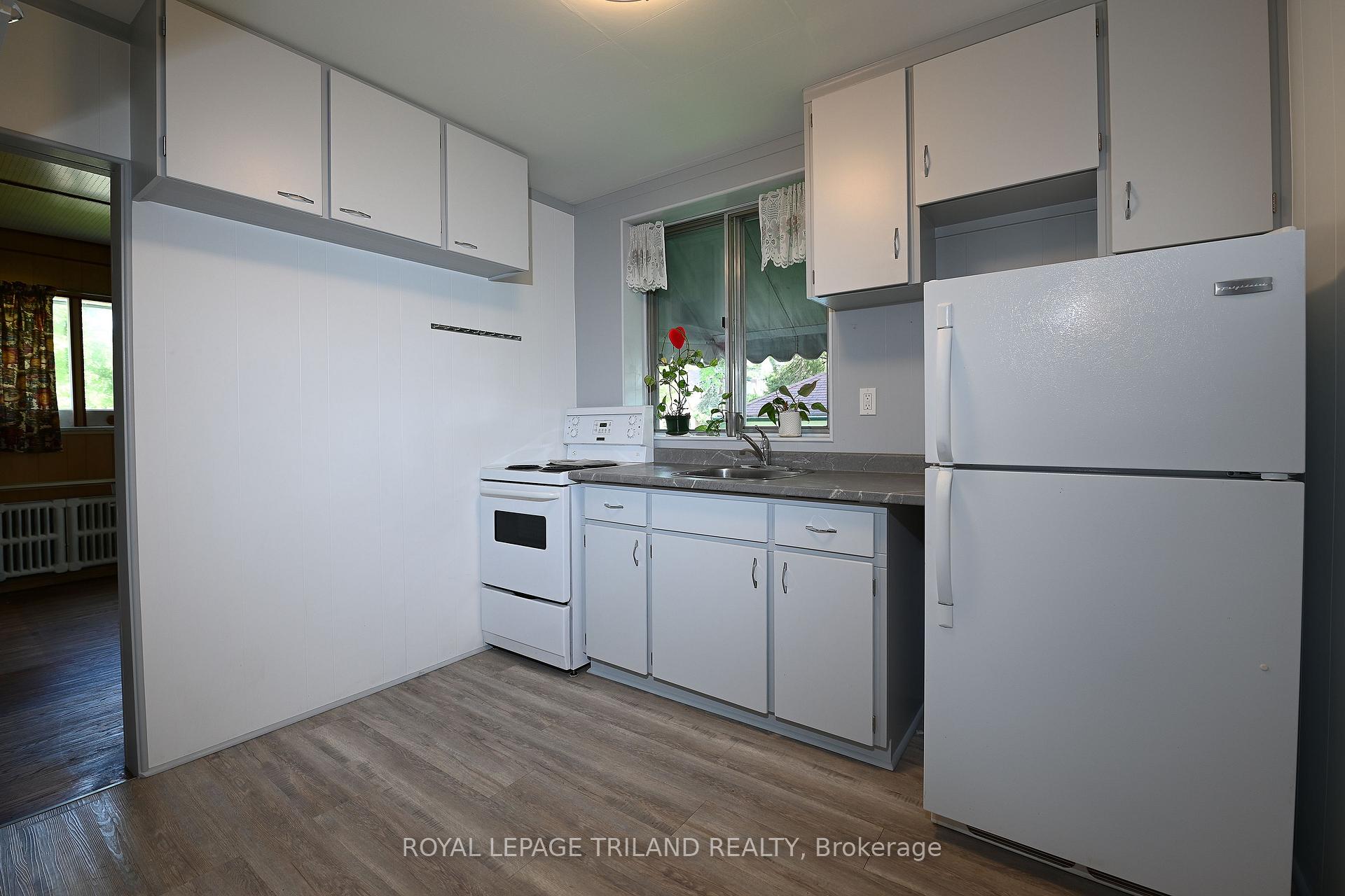 Photo 10 of 382 Wortley Road, London, South G — HOMEH