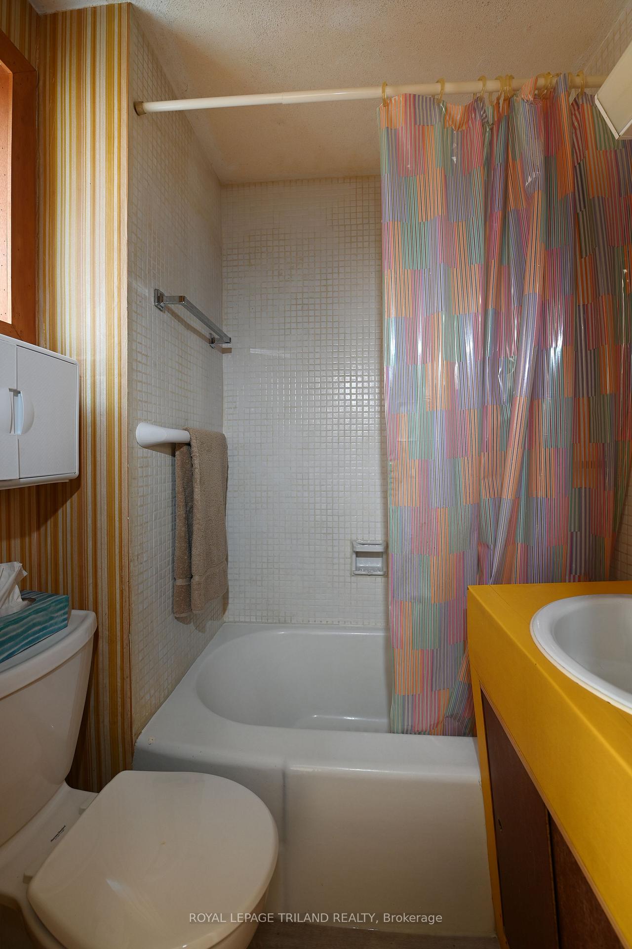 Photo 13 of 382 Wortley Road, London, South G — HOMEH