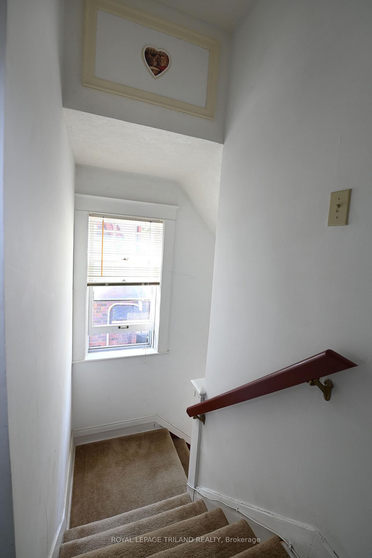 Photo 14 of 382 Wortley Road, London, South G — HOMEH