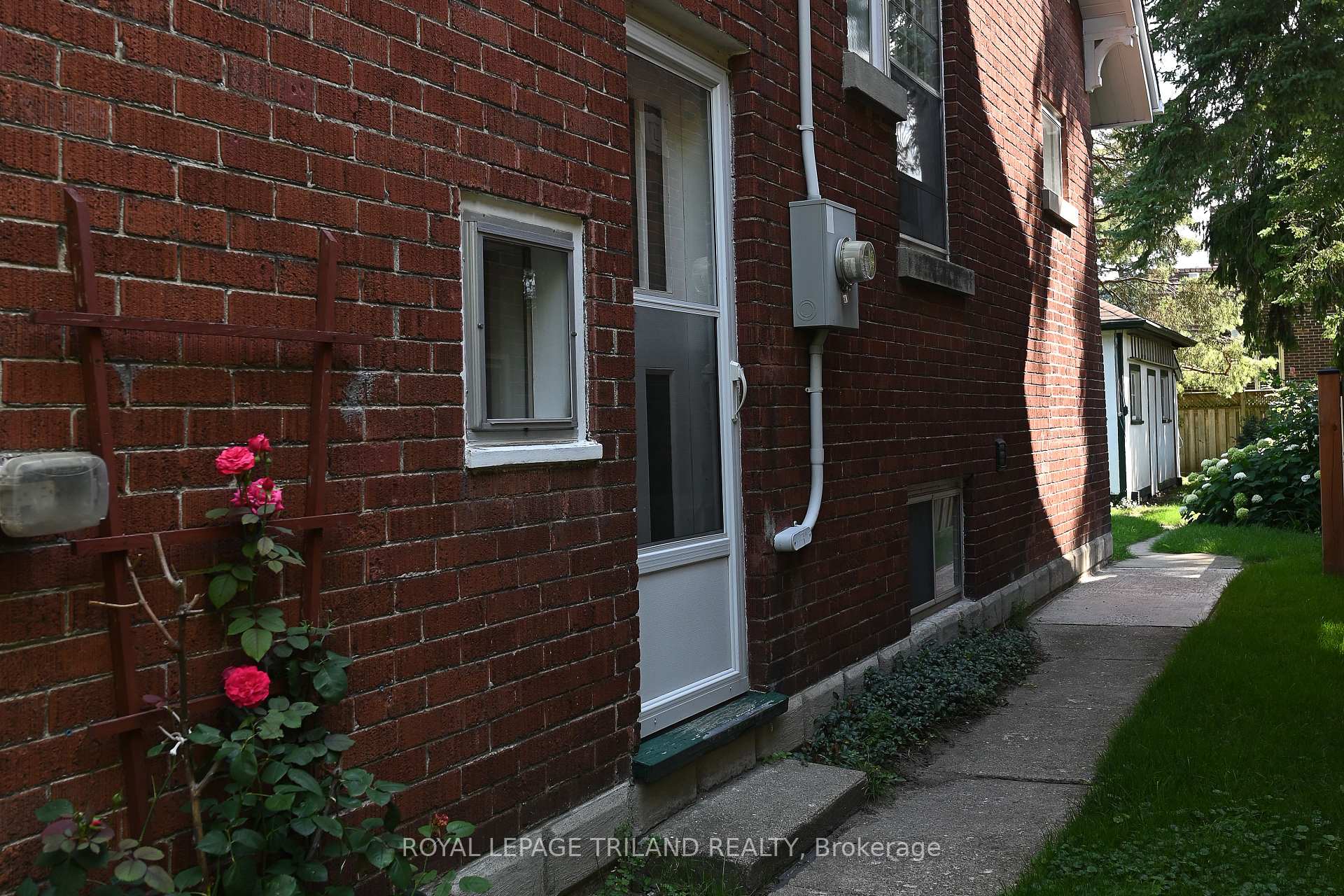 Photo 24 of 382 Wortley Road, London, South G — HOMEH