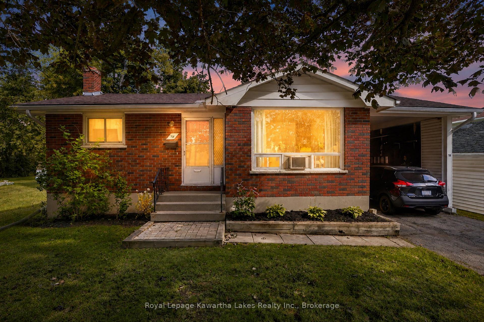 Front of 78 Durham Street W
