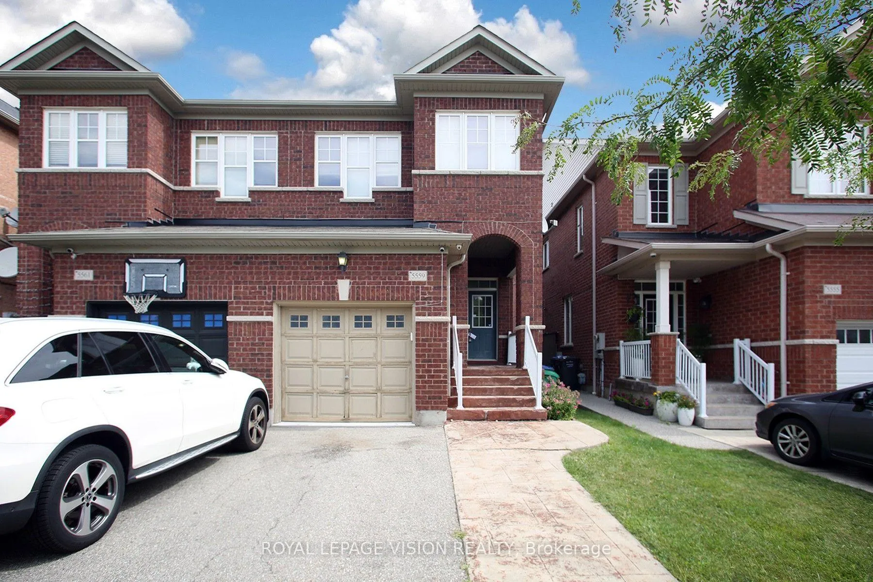 Front of 5559 Bonnie Street