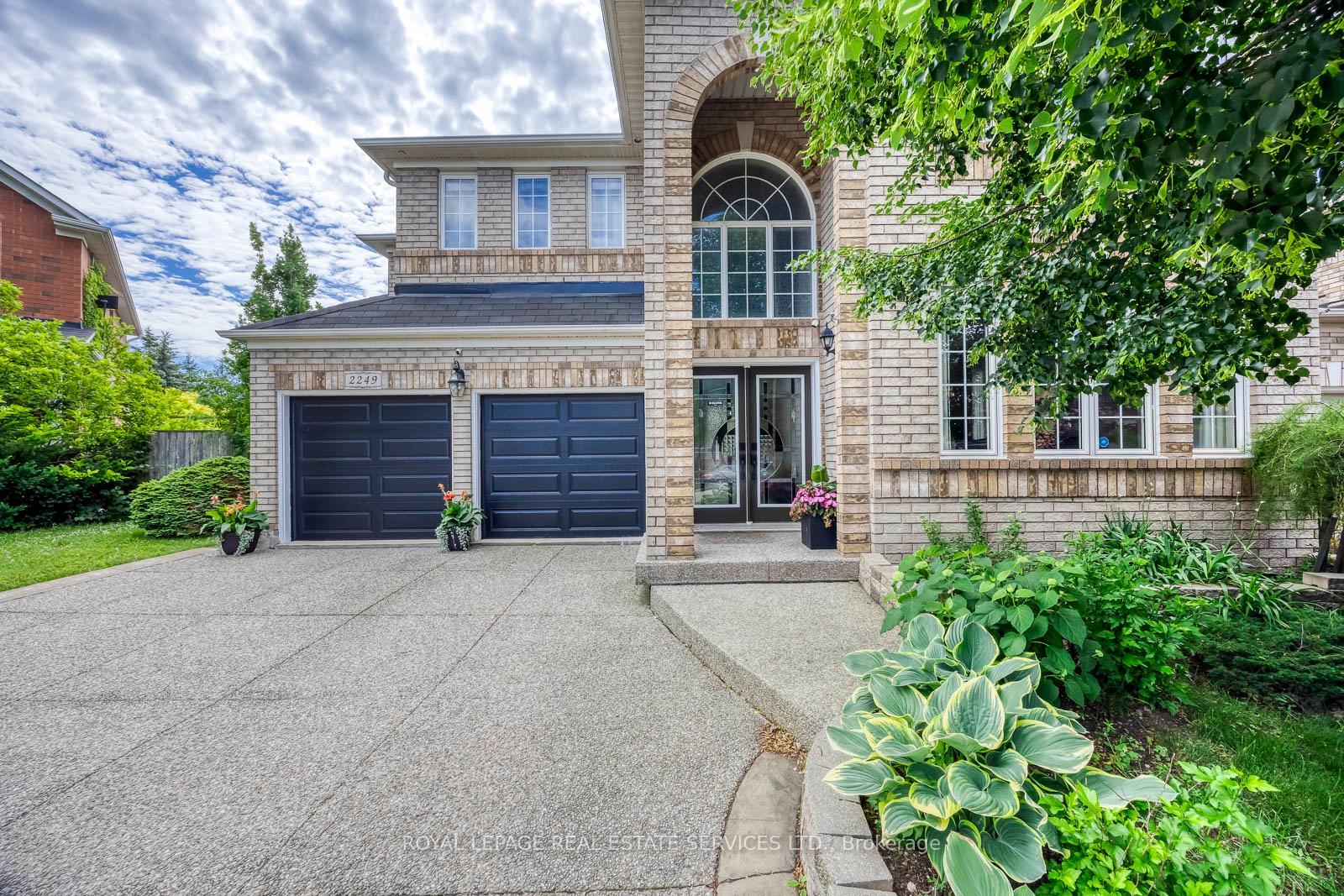 Photo 2 of 2249 Glazebrook Circle, Oakville, Westmount — HOMEH