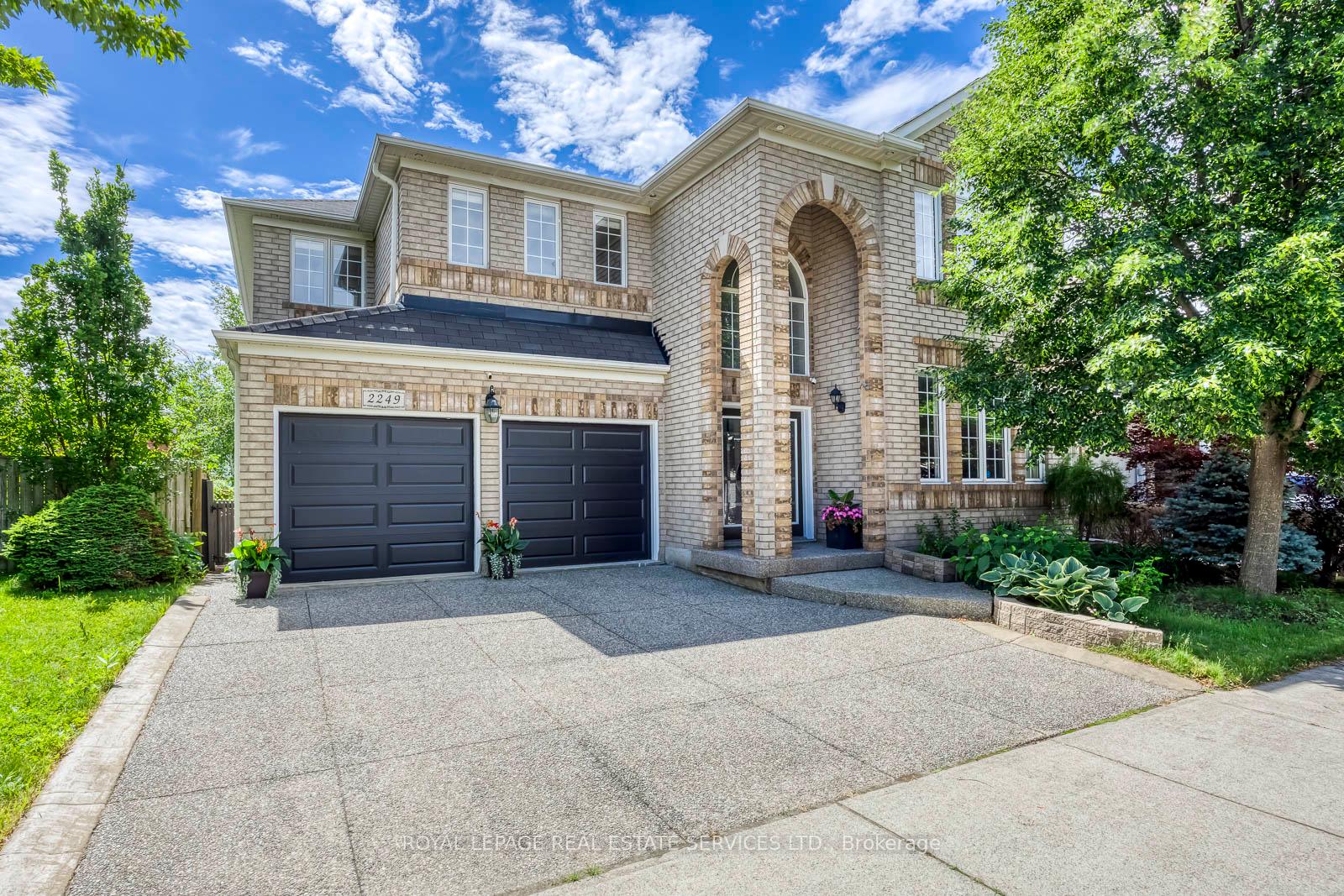 Photo 4 of 2249 Glazebrook Circle, Oakville, Westmount — HOMEH