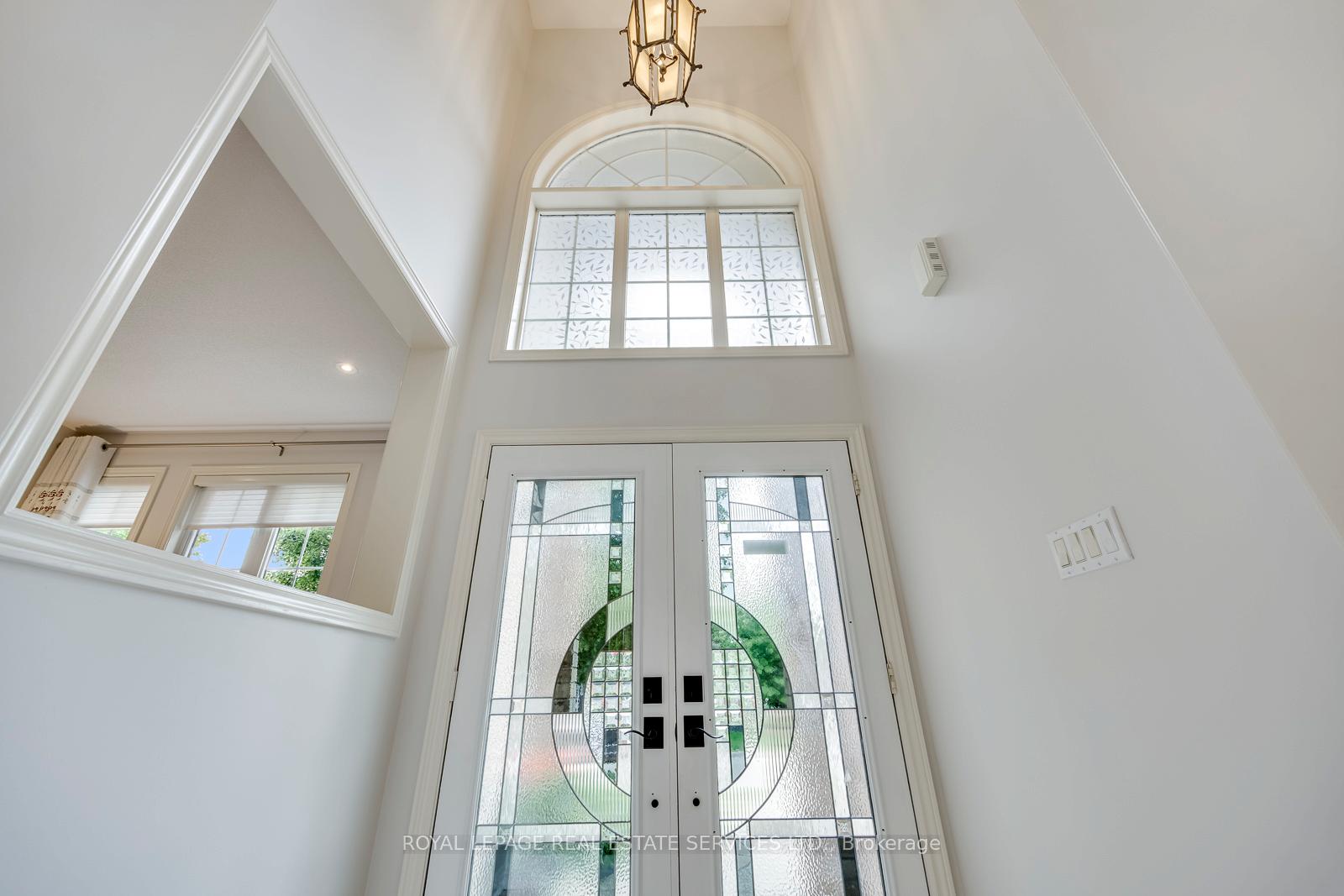 Photo 8 of 2249 Glazebrook Circle, Oakville, Westmount — HOMEH