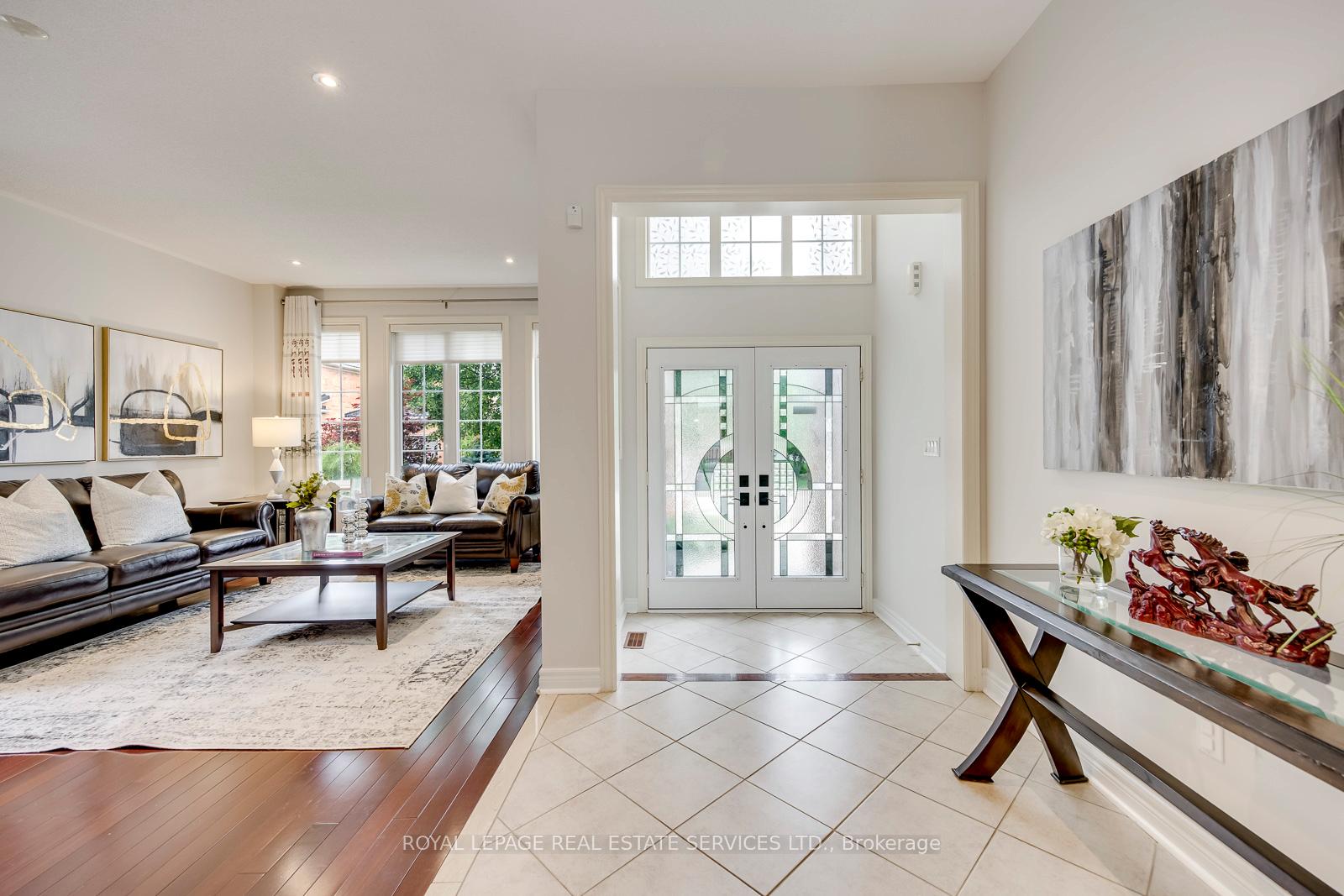 Photo 9 of 2249 Glazebrook Circle, Oakville, Westmount — HOMEH
