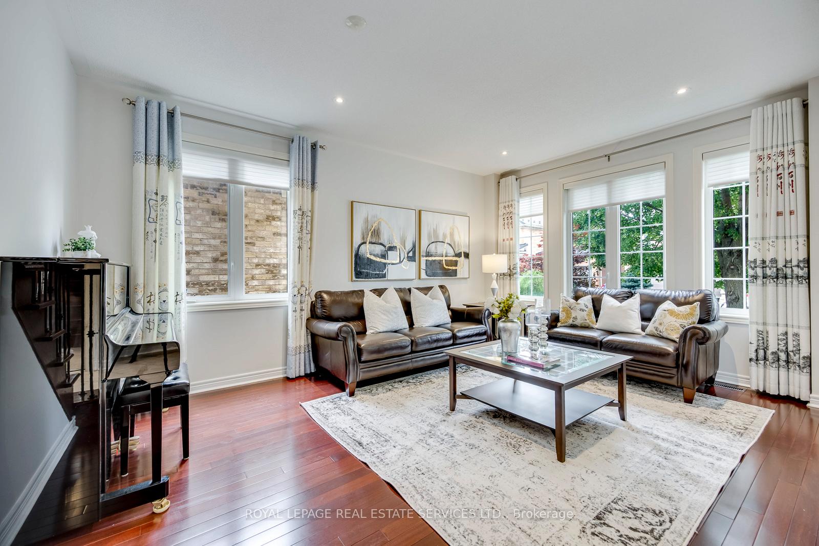 Photo 10 of 2249 Glazebrook Circle, Oakville, Westmount — HOMEH