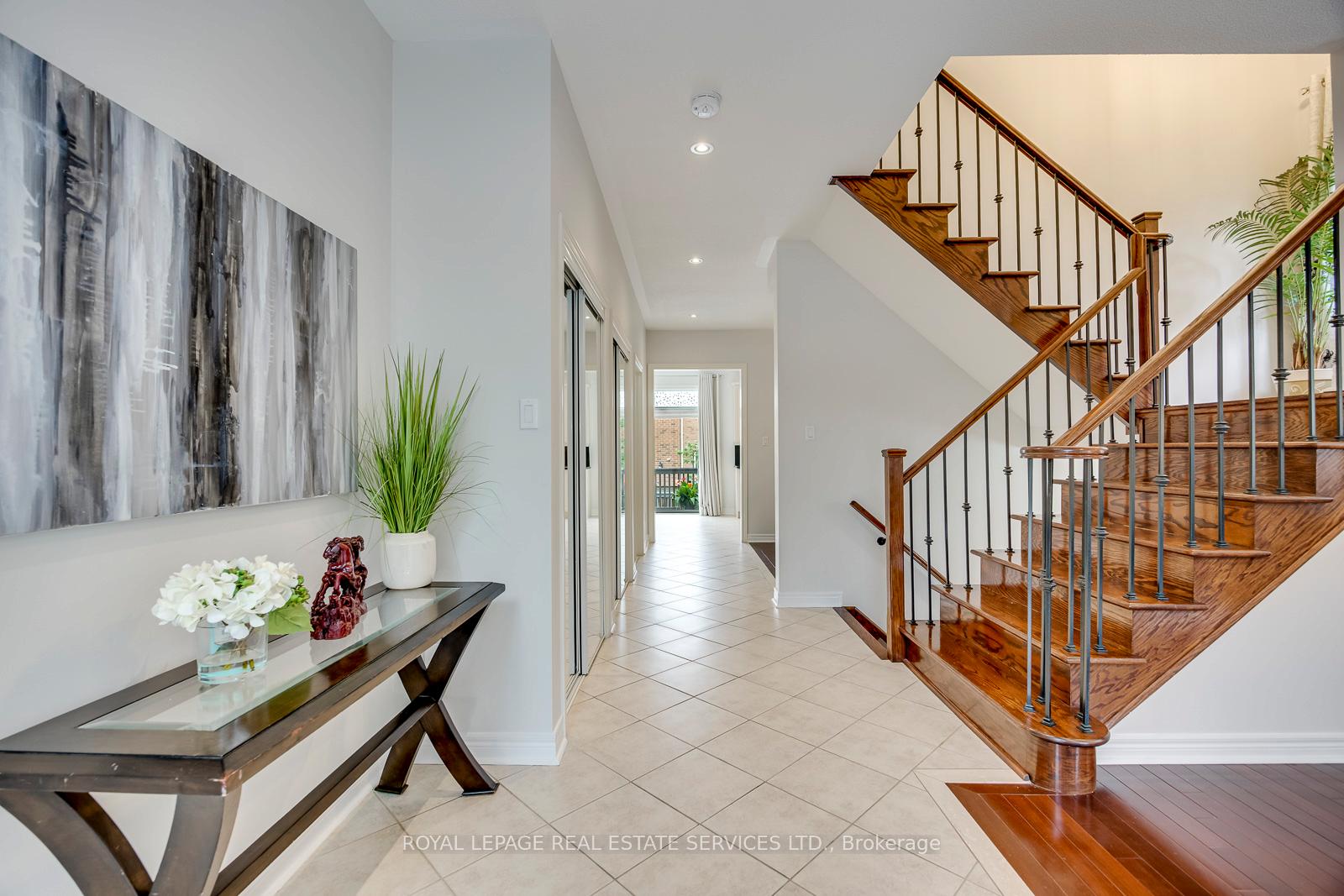Photo 11 of 2249 Glazebrook Circle, Oakville, Westmount — HOMEH
