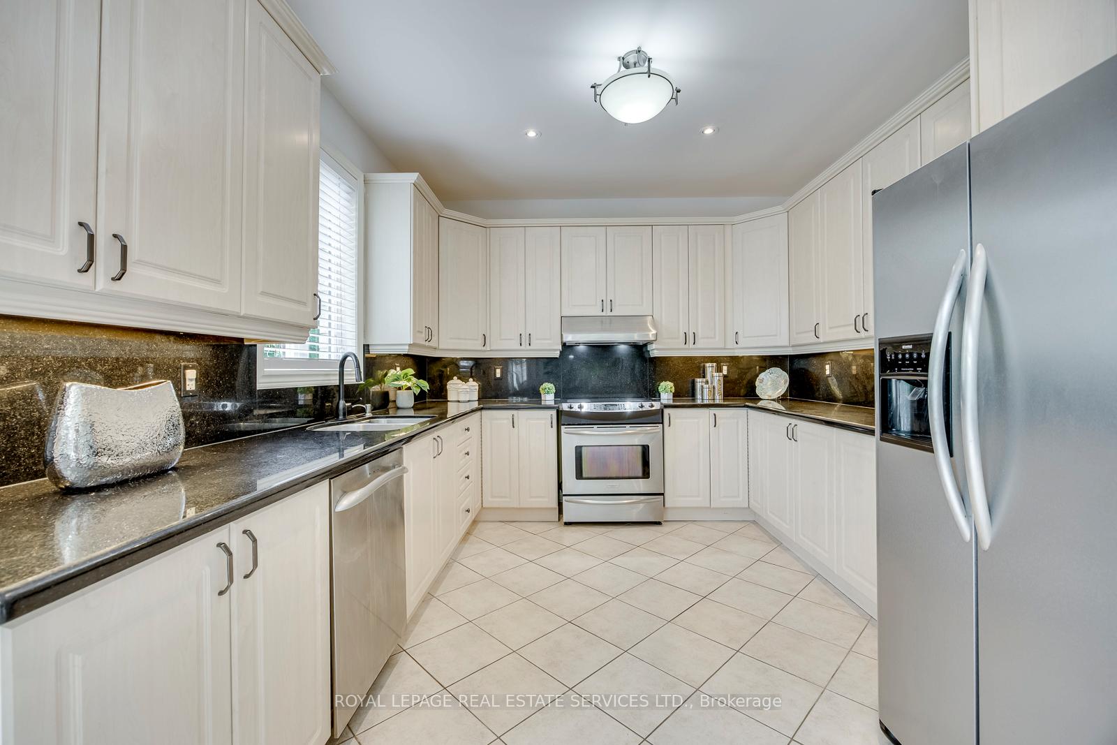 Photo 21 of 2249 Glazebrook Circle, Oakville, Westmount — HOMEH