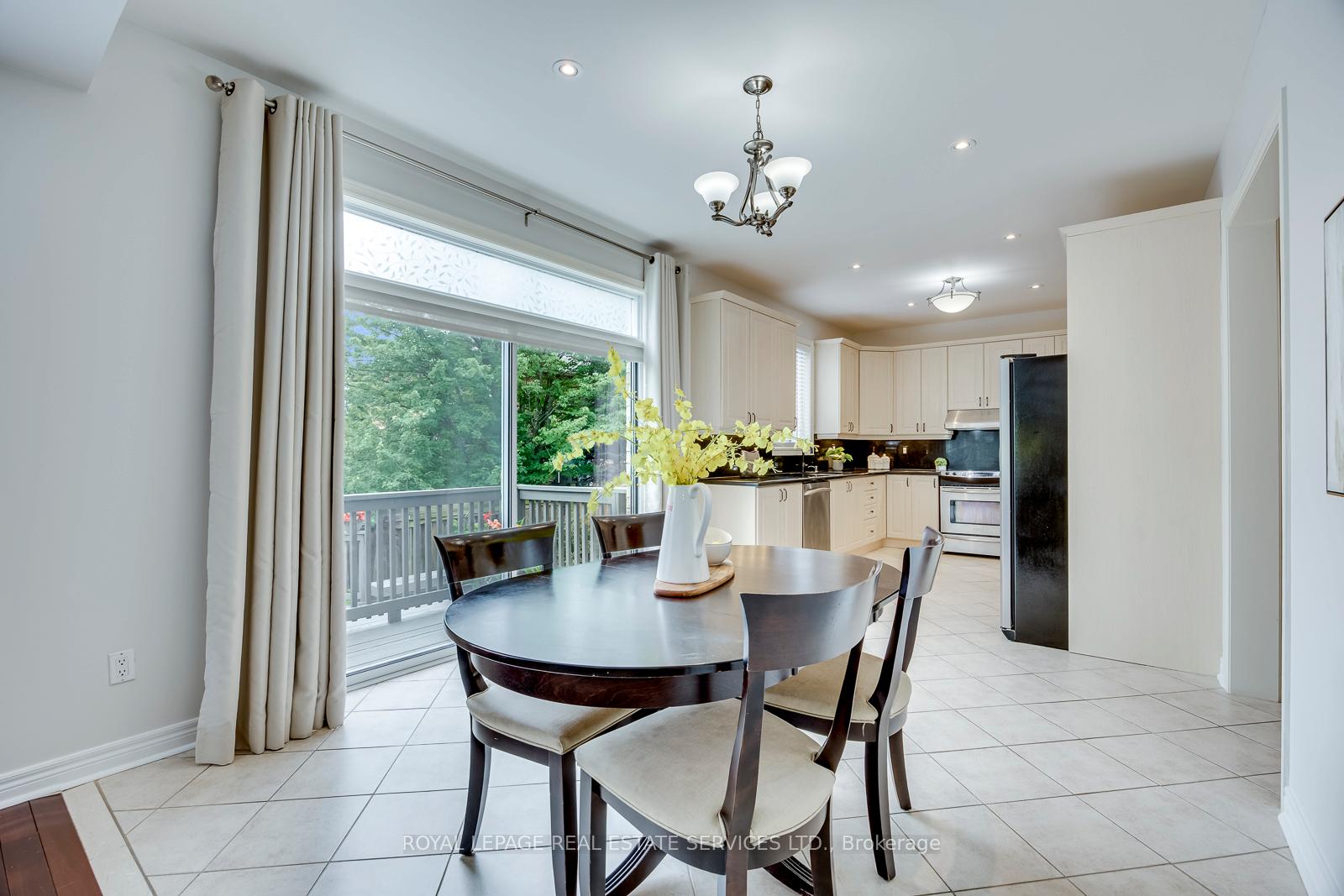Photo 22 of 2249 Glazebrook Circle, Oakville, Westmount — HOMEH