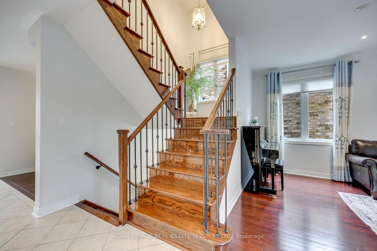 Photo 24 of 2249 Glazebrook Circle, Oakville, Westmount — HOMEH