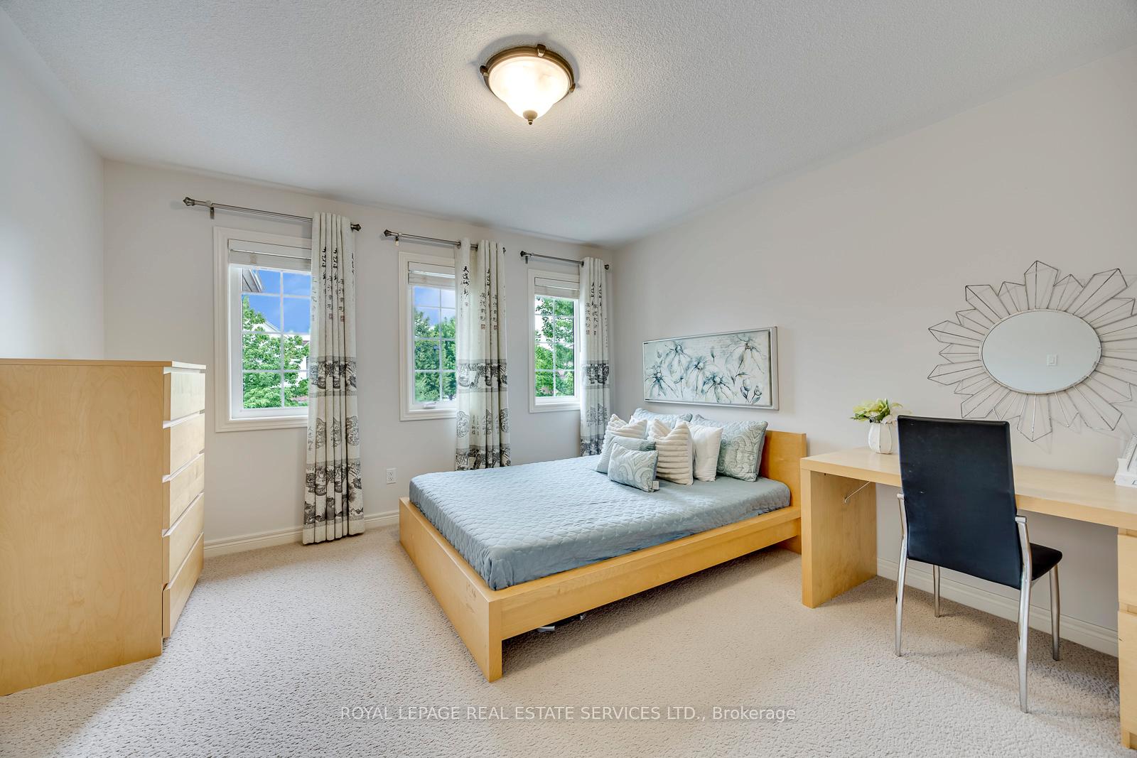 Photo 31 of 2249 Glazebrook Circle, Oakville, Westmount — HOMEH