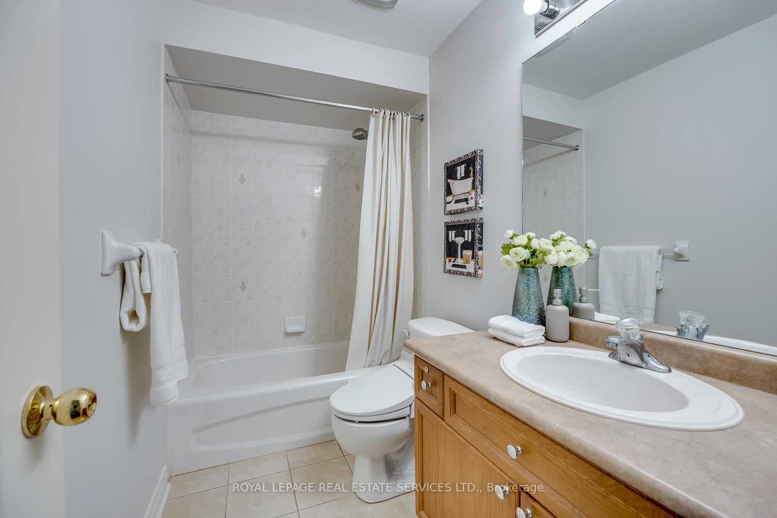 Photo 32 of 2249 Glazebrook Circle, Oakville, Westmount — HOMEH