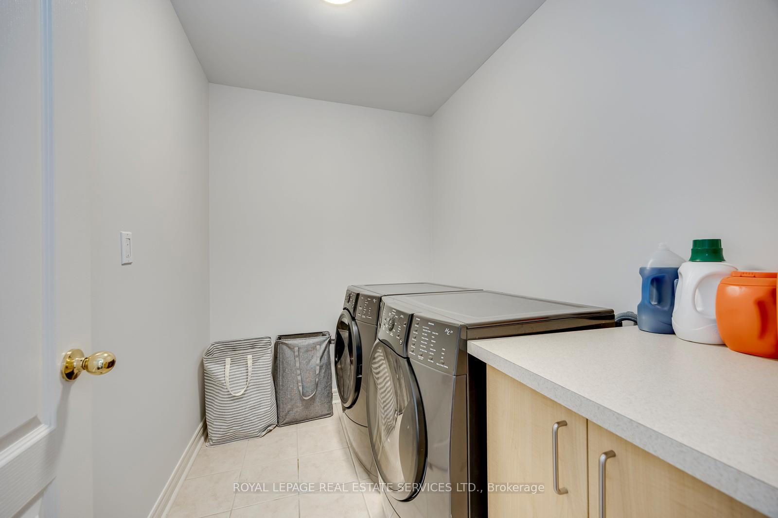 Photo 33 of 2249 Glazebrook Circle, Oakville, Westmount — HOMEH