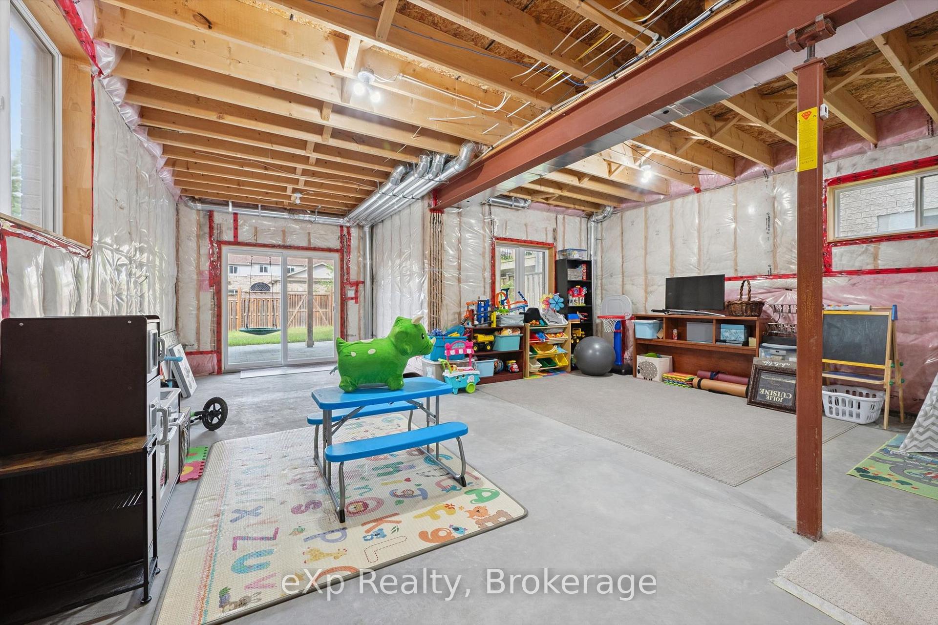 Photo 25 of 43 Goldenview Drive, Guelph, Victoria North — HOMEH