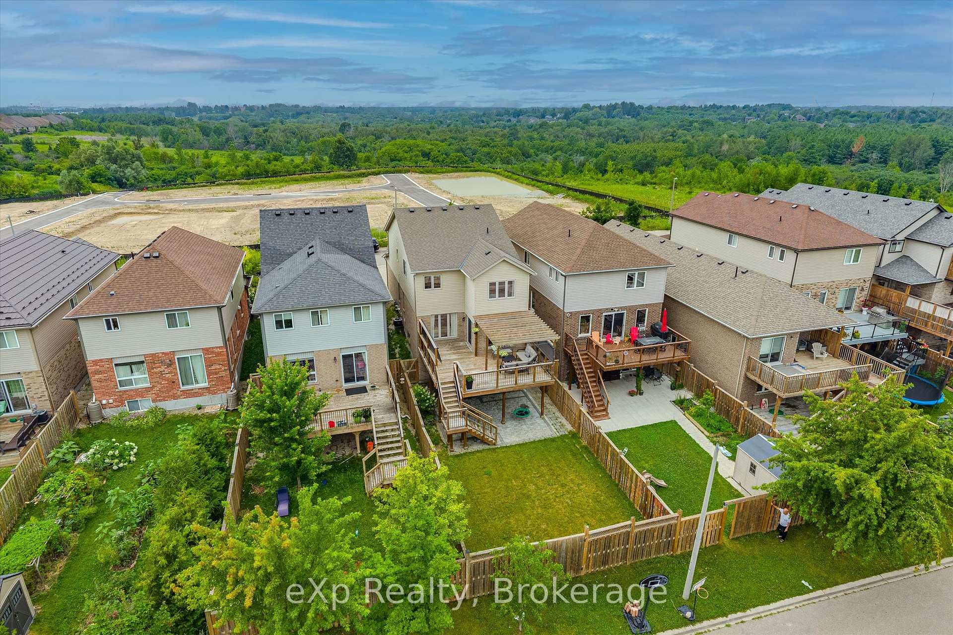Photo 38 of 43 Goldenview Drive, Guelph, Victoria North — HOMEH