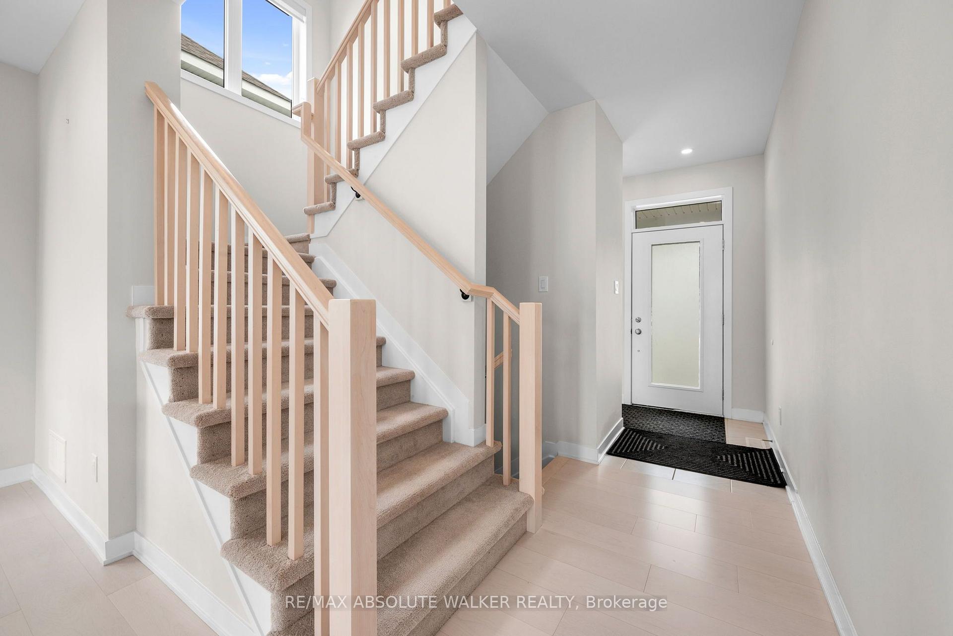Photo 4 of 4114 Obsidian Street, Ottawa, Barrhaven - Half Moon Bay — HOMEH