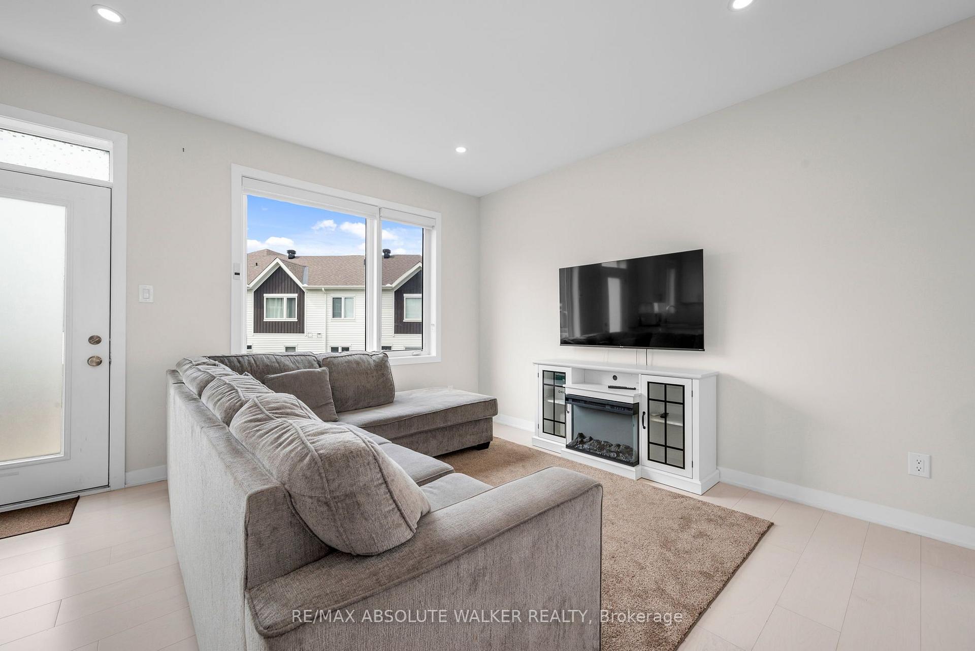 Photo 7 of 4114 Obsidian Street, Ottawa, Barrhaven - Half Moon Bay — HOMEH
