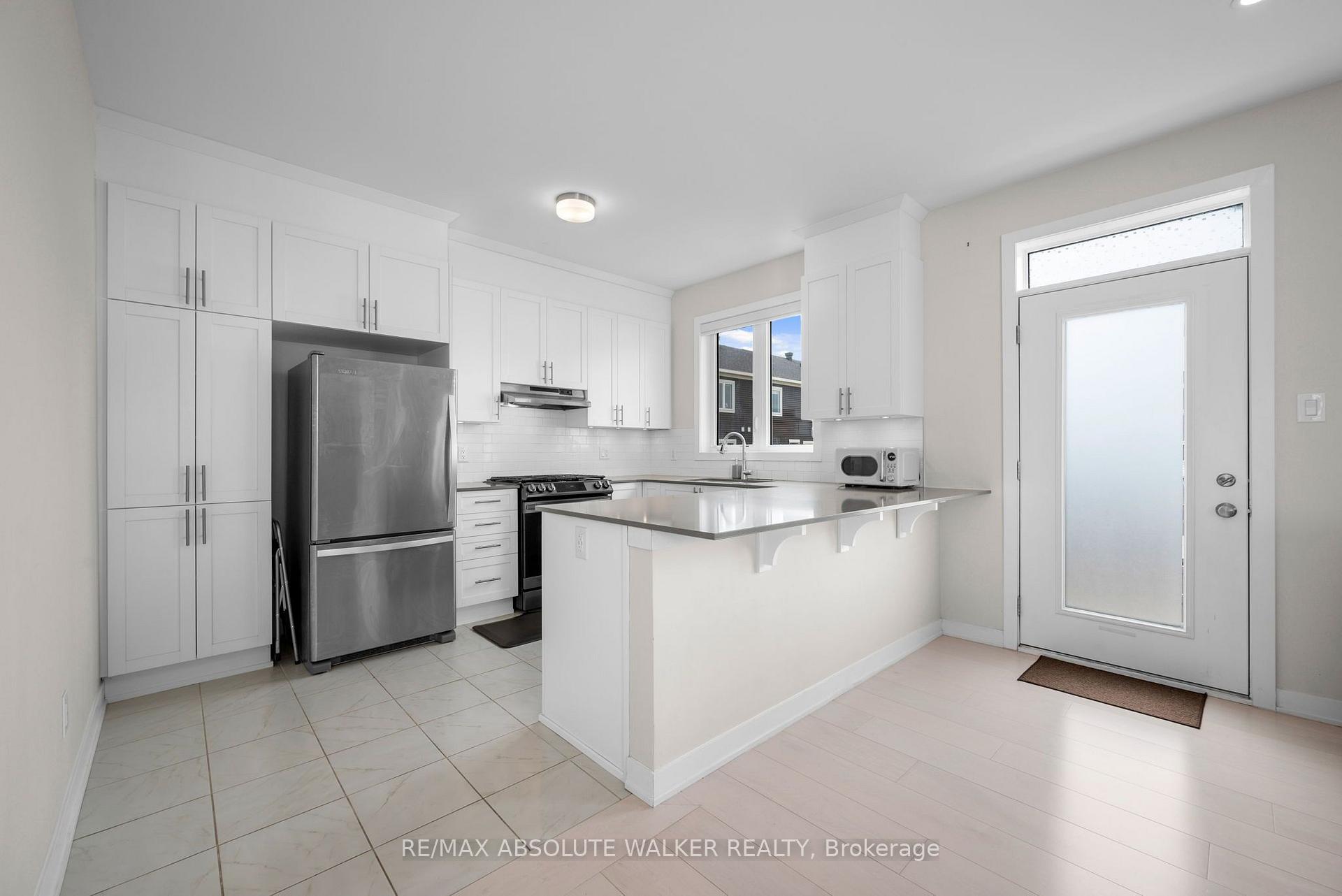 Photo 8 of 4114 Obsidian Street, Ottawa, Barrhaven - Half Moon Bay — HOMEH