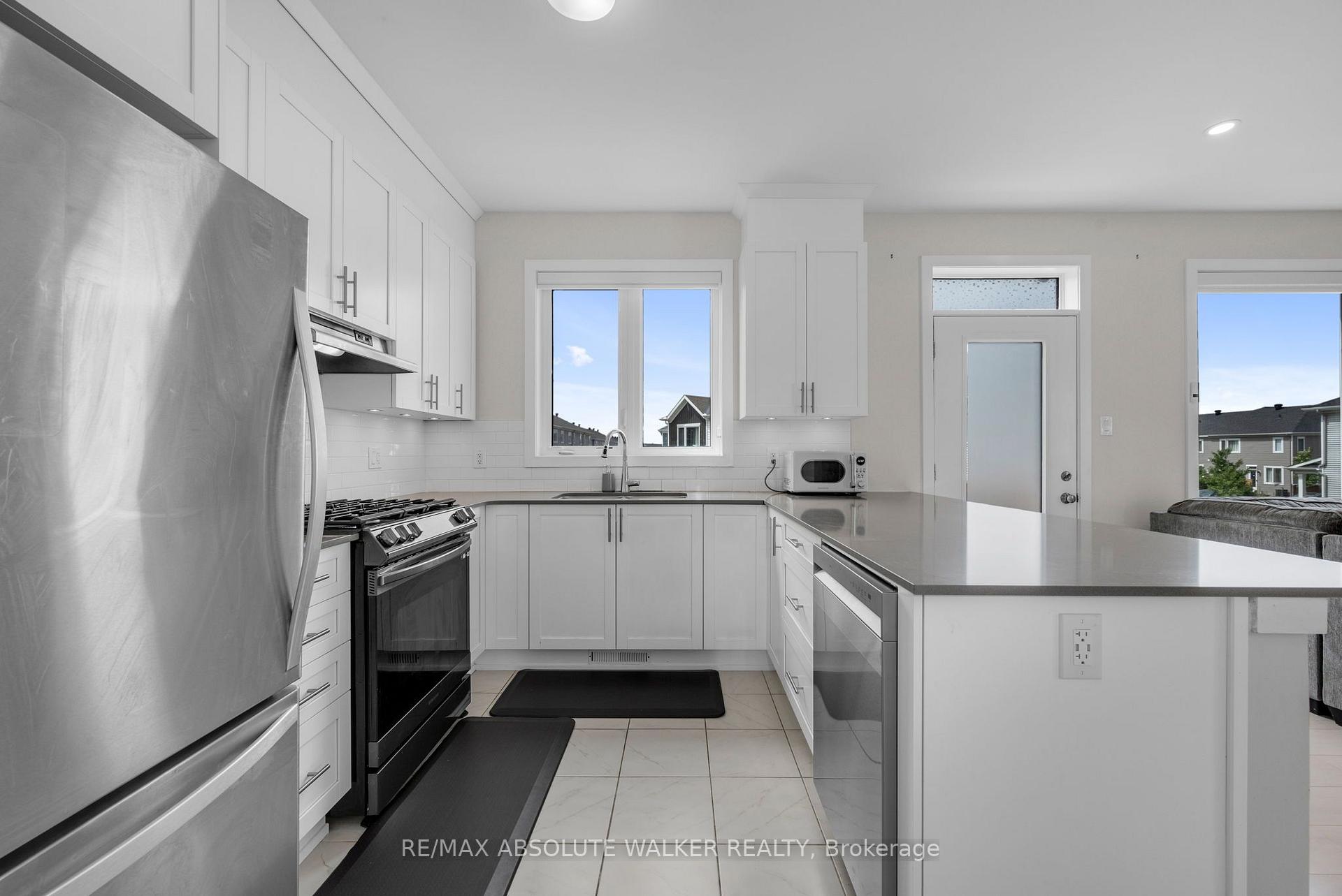 Photo 9 of 4114 Obsidian Street, Ottawa, Barrhaven - Half Moon Bay — HOMEH