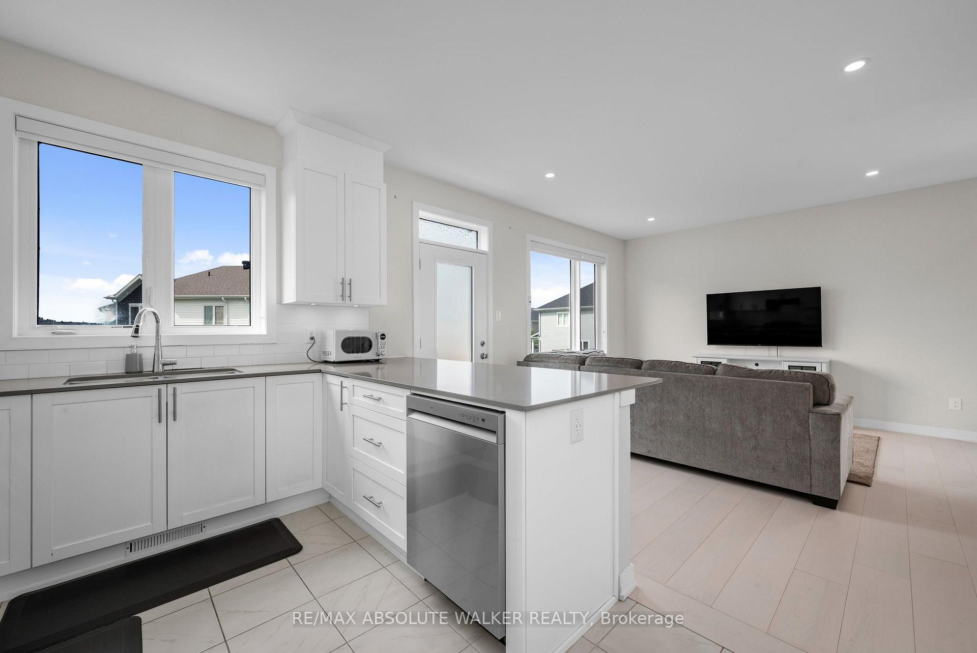 Photo 10 of 4114 Obsidian Street, Ottawa, Barrhaven - Half Moon Bay — HOMEH