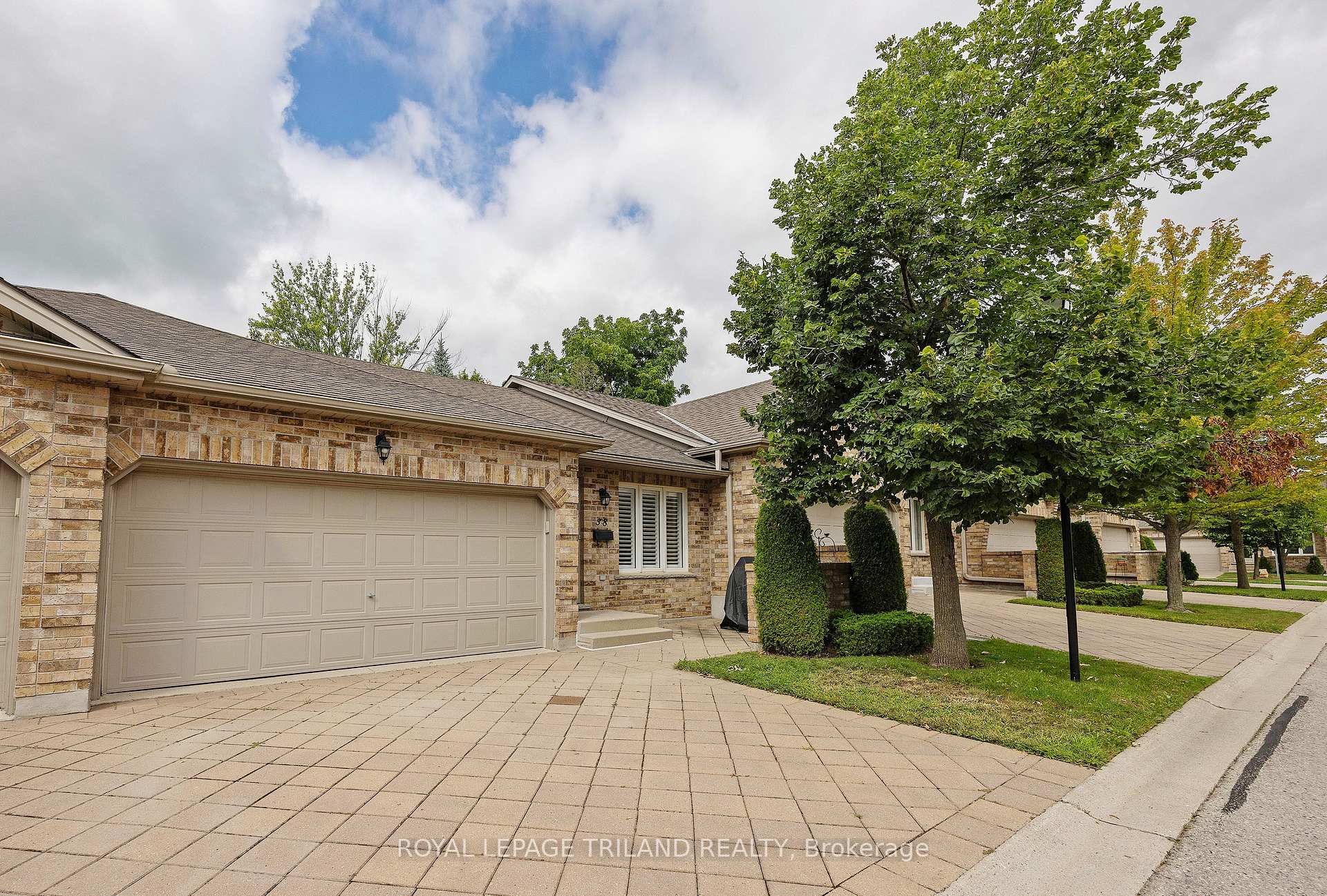 Front of Unit 38, 572 Thistlewood Drive