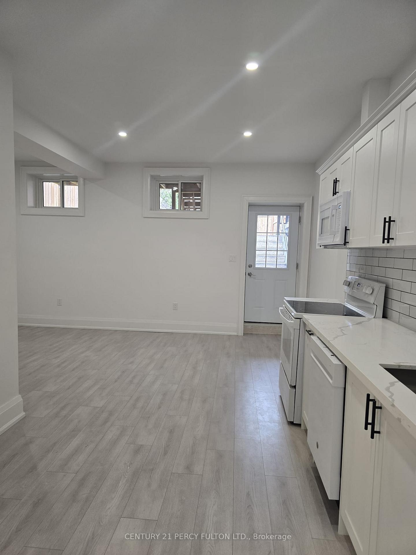Photo 4 of Unit Bsmt, 195 Danforth Road, Scarborough, Oakridge — HOMEH