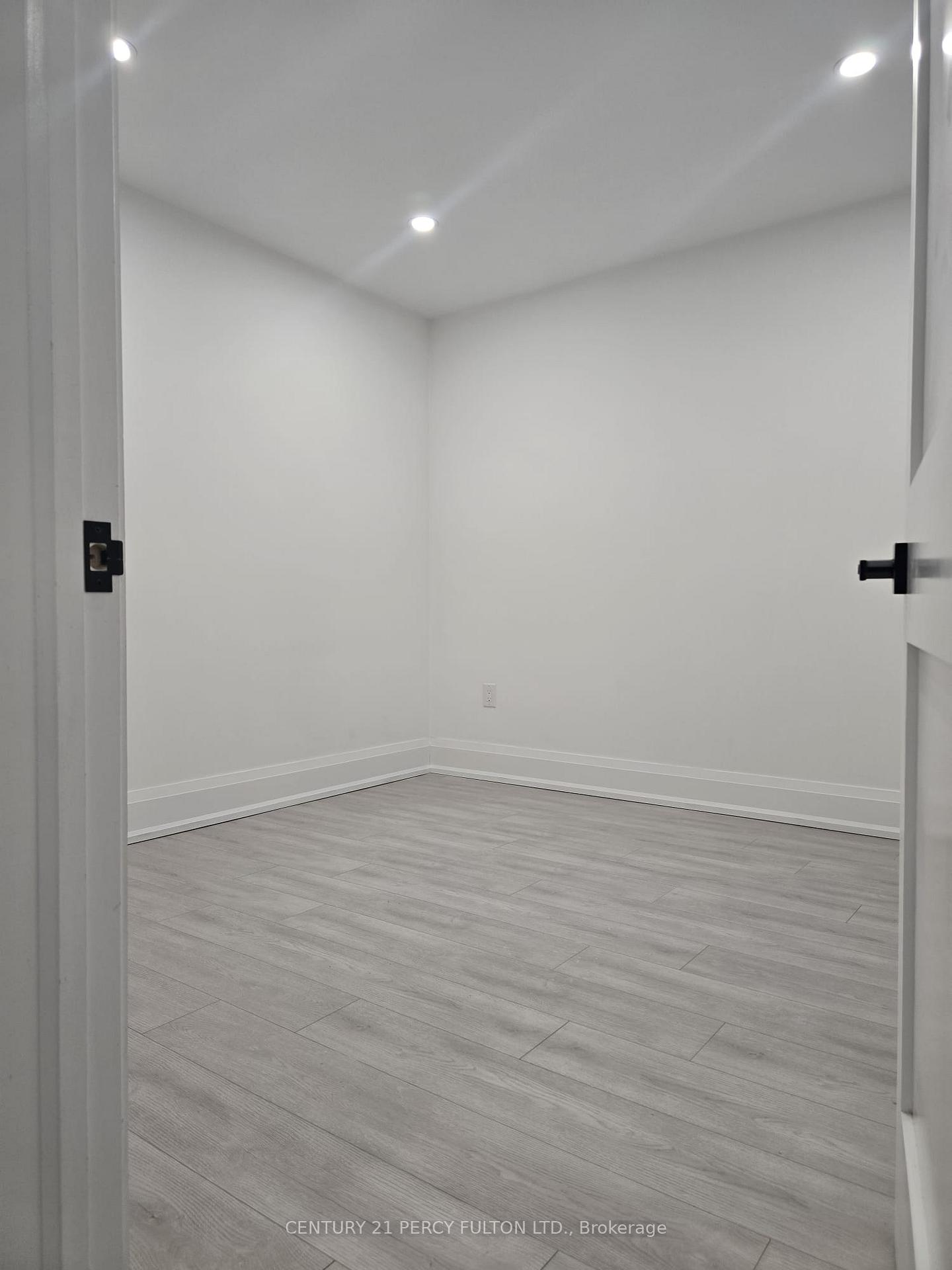 Photo 6 of Unit Bsmt, 195 Danforth Road, Scarborough, Oakridge — HOMEH