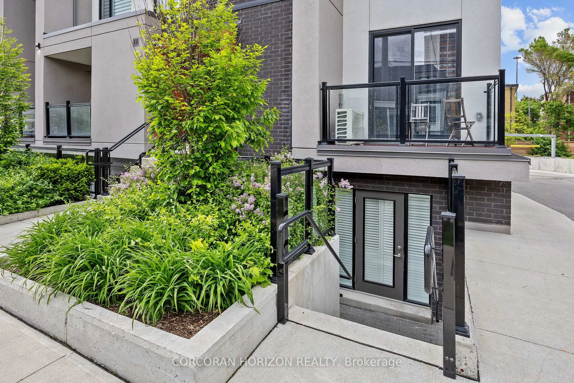Photo 3 of Unit 2, 8 Marquette Avenue, Toronto, Englemount-Lawrence — HOMEH