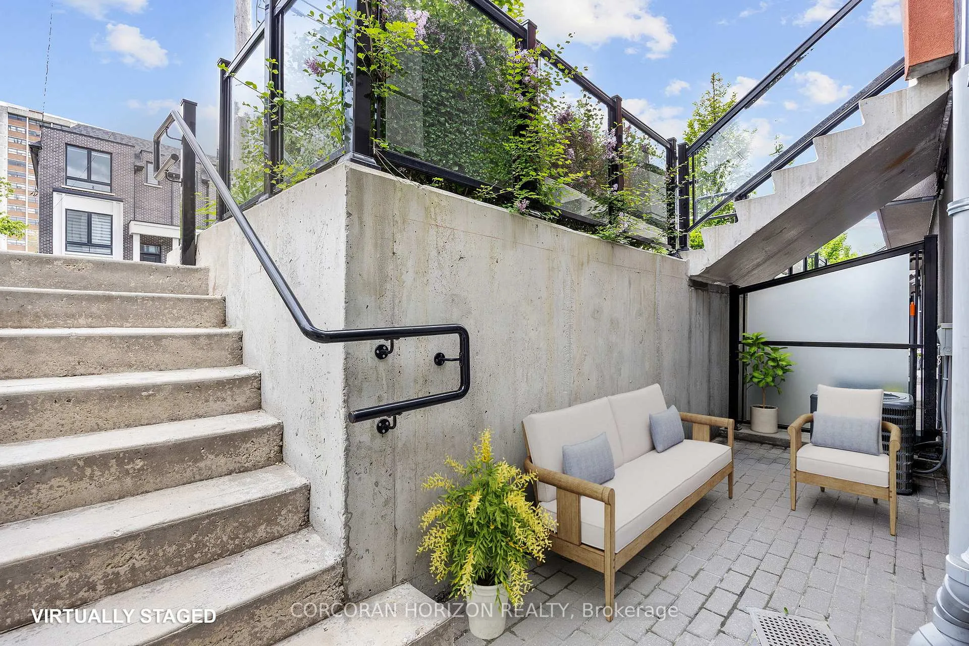 Photo 5 of Unit 2, 8 Marquette Avenue, Toronto, Englemount-Lawrence — HOMEH