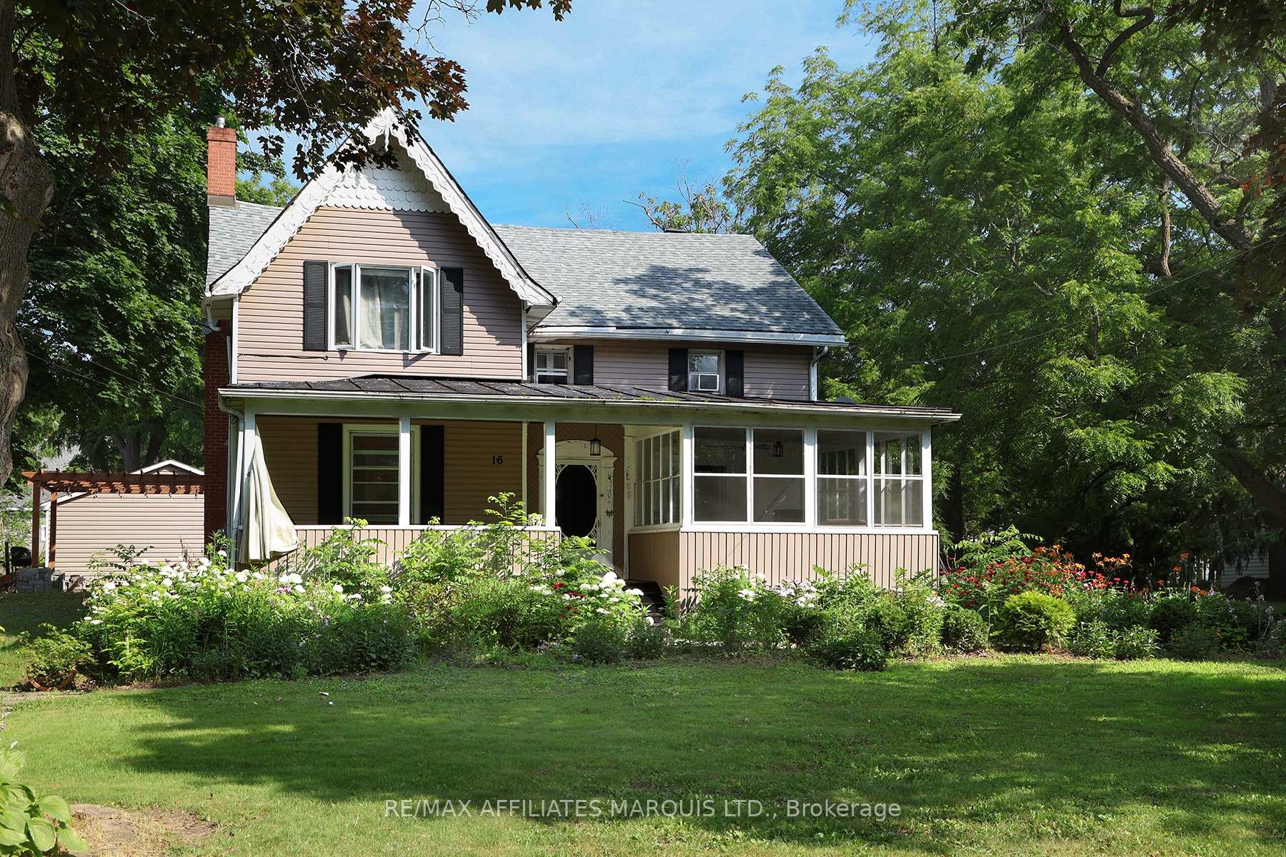 Photo 2 of 16 Lakeshore Drive, South Dundas, Morrisburg — HOMEH