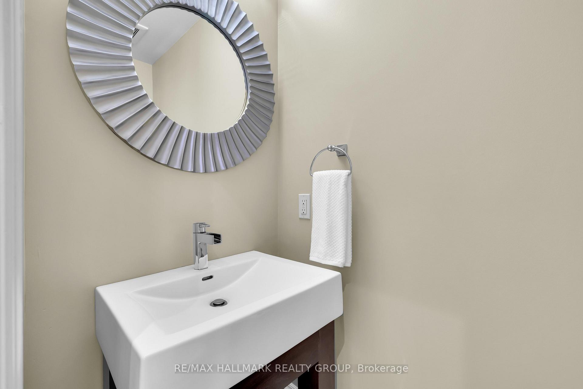 Photo 14 of 376 Winona Avenue, Ottawa, Westboro South — HOMEH