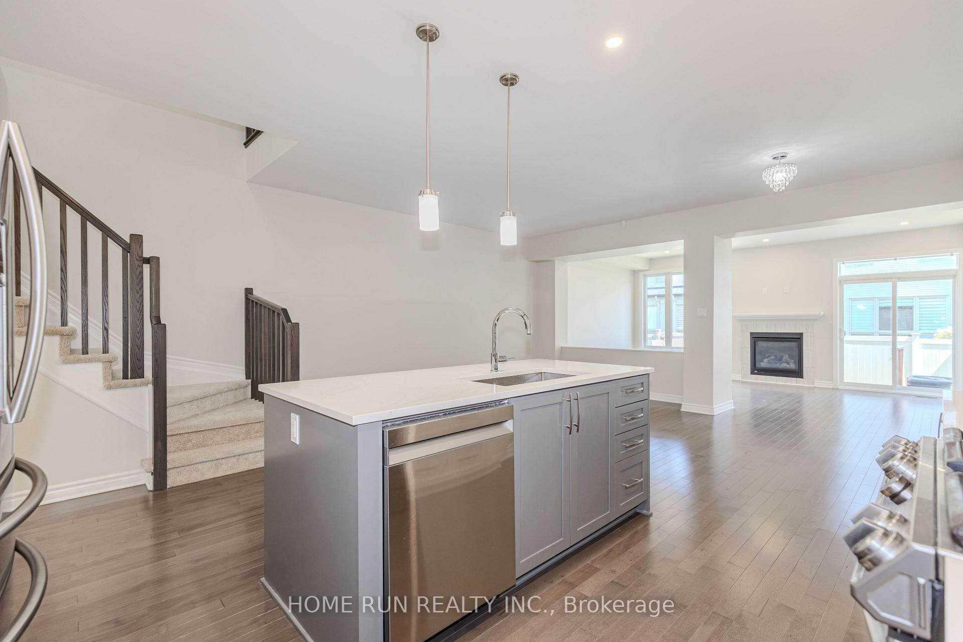 Photo 13 of 785 Cairn Crescent, Ottawa, Mer Bleue/Bradley Estates/Anderson Park — HOMEH