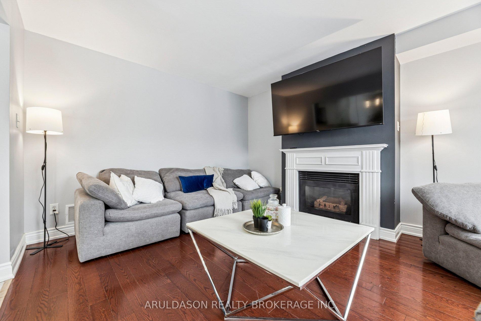 Photo 5 of 3 Booth Crescent, Ajax, Central — HOMEH