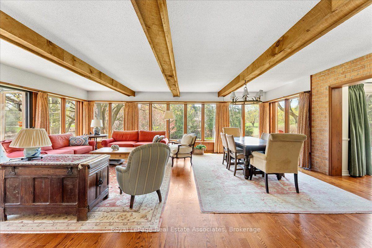 Photo 10 of 4 Wolf Crescent, Caledon, Palgrave — HOMEH