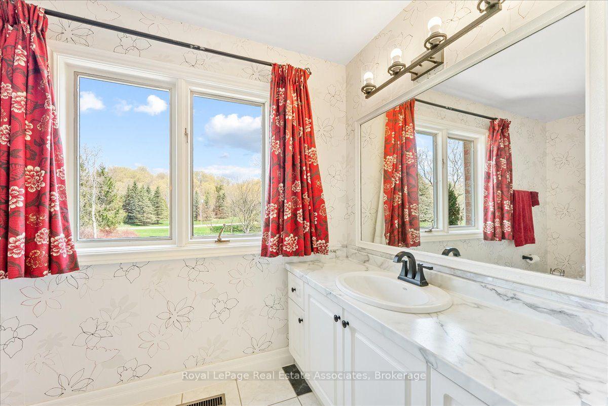 Photo 23 of 4 Wolf Crescent, Caledon, Palgrave — HOMEH