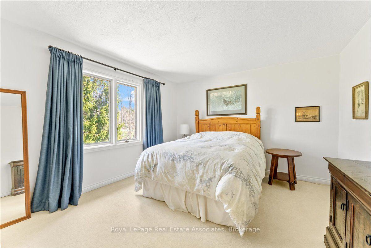 Photo 24 of 4 Wolf Crescent, Caledon, Palgrave — HOMEH
