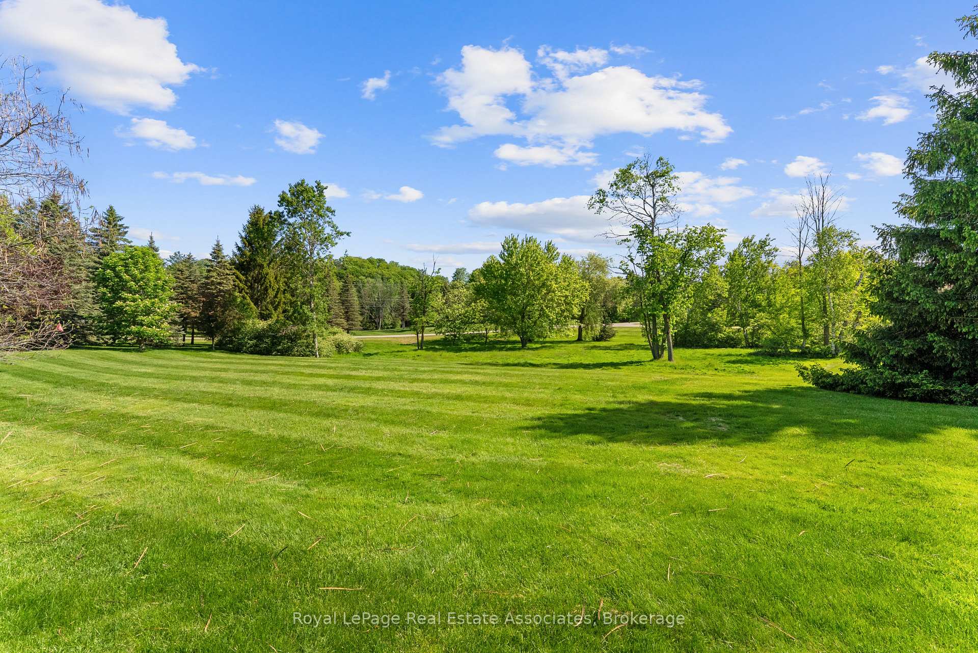 Photo 31 of 4 Wolf Crescent, Caledon, Palgrave — HOMEH