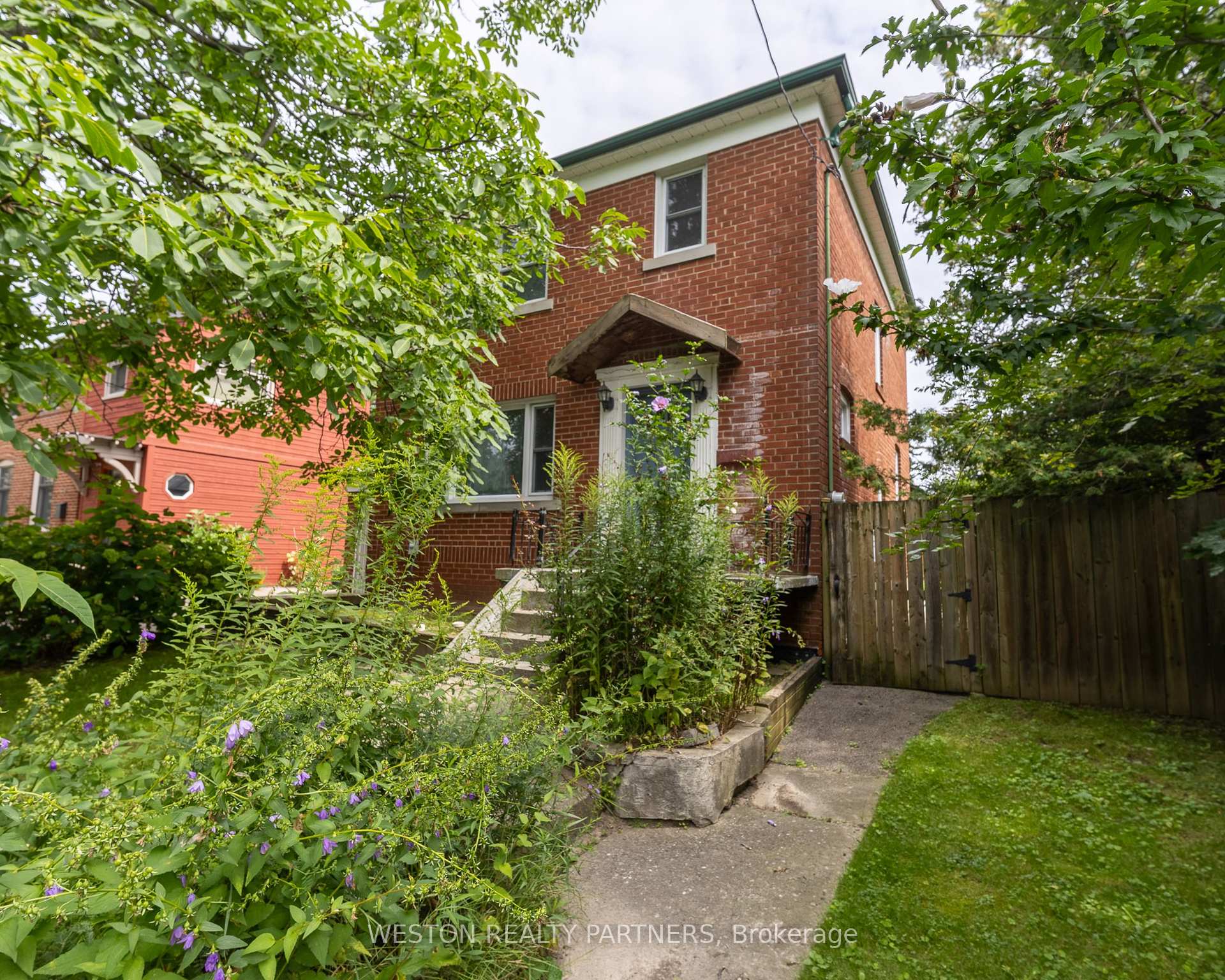 Photo 4 of 11 Thirty-Sixth Street, Etobicoke, Long Branch — HOMEH