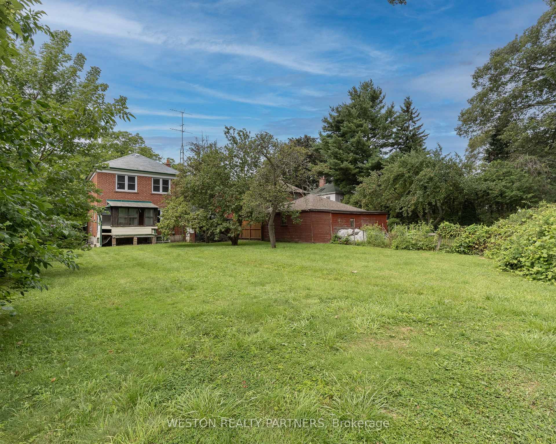 Photo 8 of 11 Thirty-Sixth Street, Etobicoke, Long Branch — HOMEH