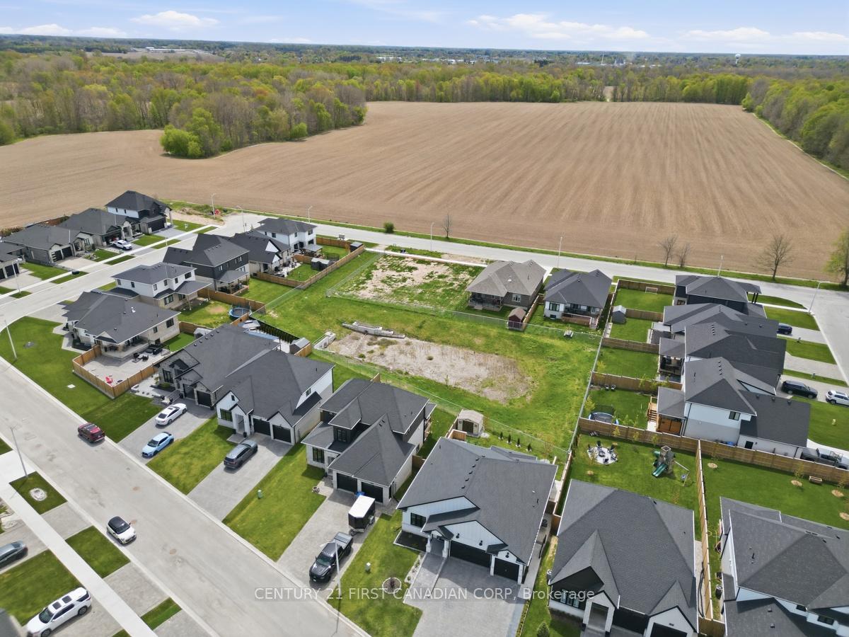 Photo 2 of 31 Briscoe Crescent, Strathroy-Caradoc, SE — HOMEH