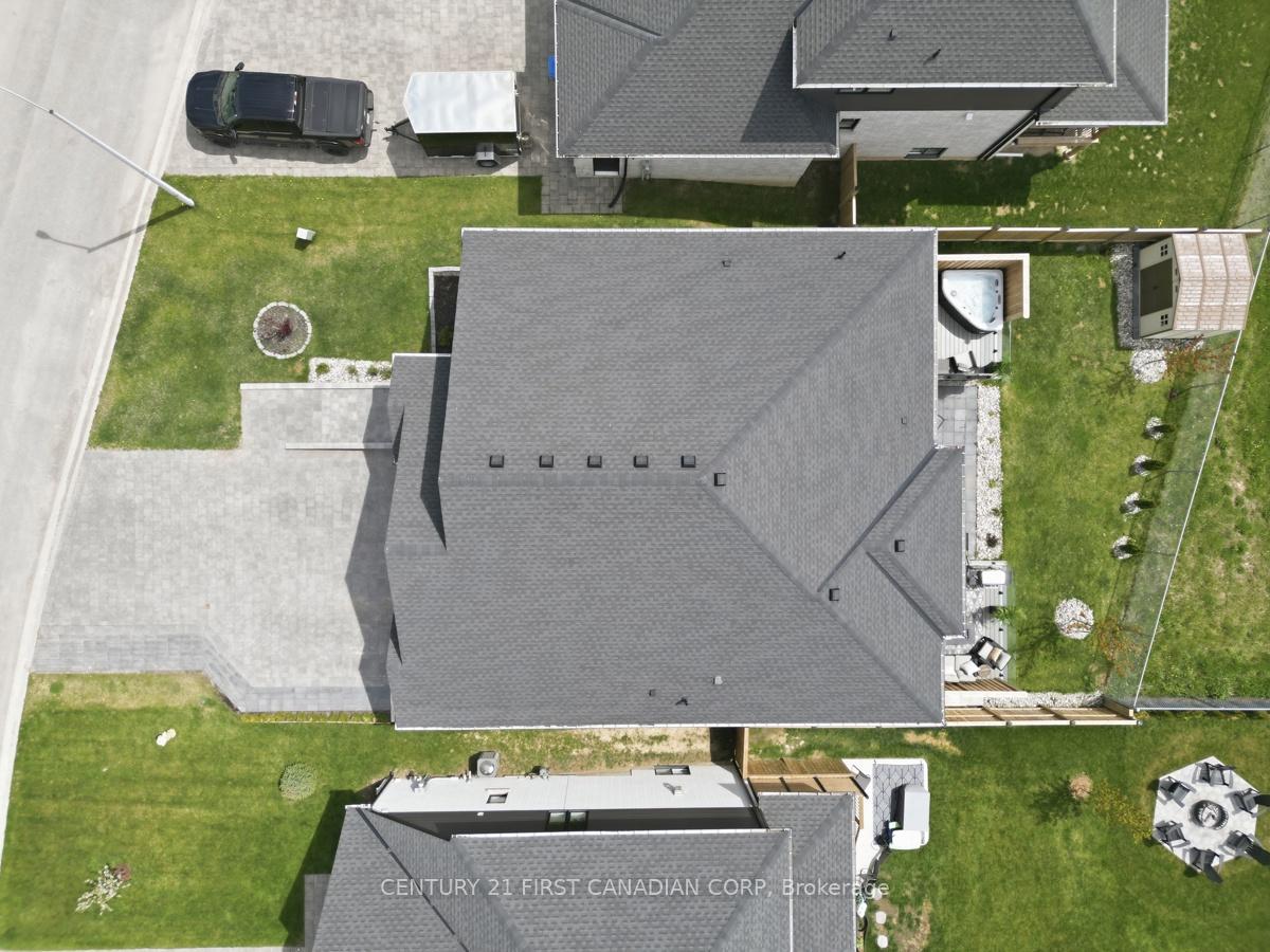 Photo 3 of 31 Briscoe Crescent, Strathroy-Caradoc, SE — HOMEH