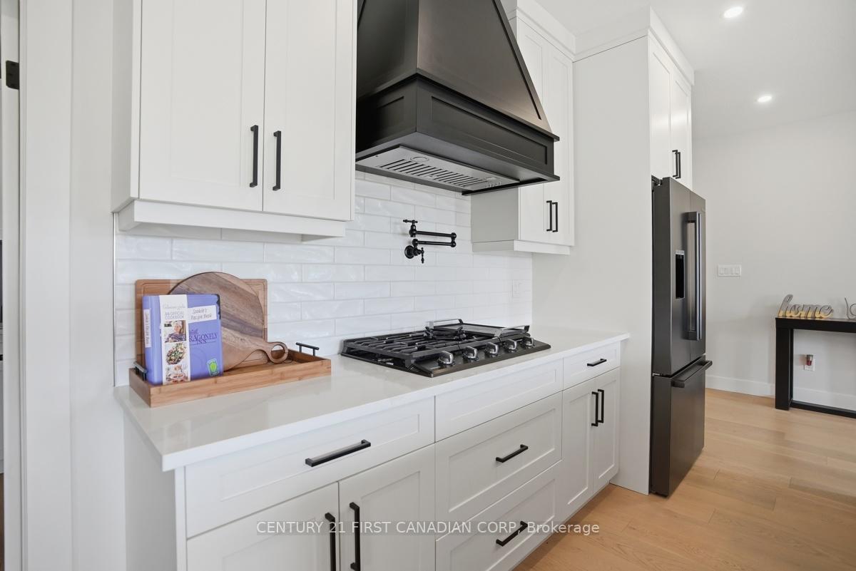 Photo 16 of 31 Briscoe Crescent, Strathroy-Caradoc, SE — HOMEH