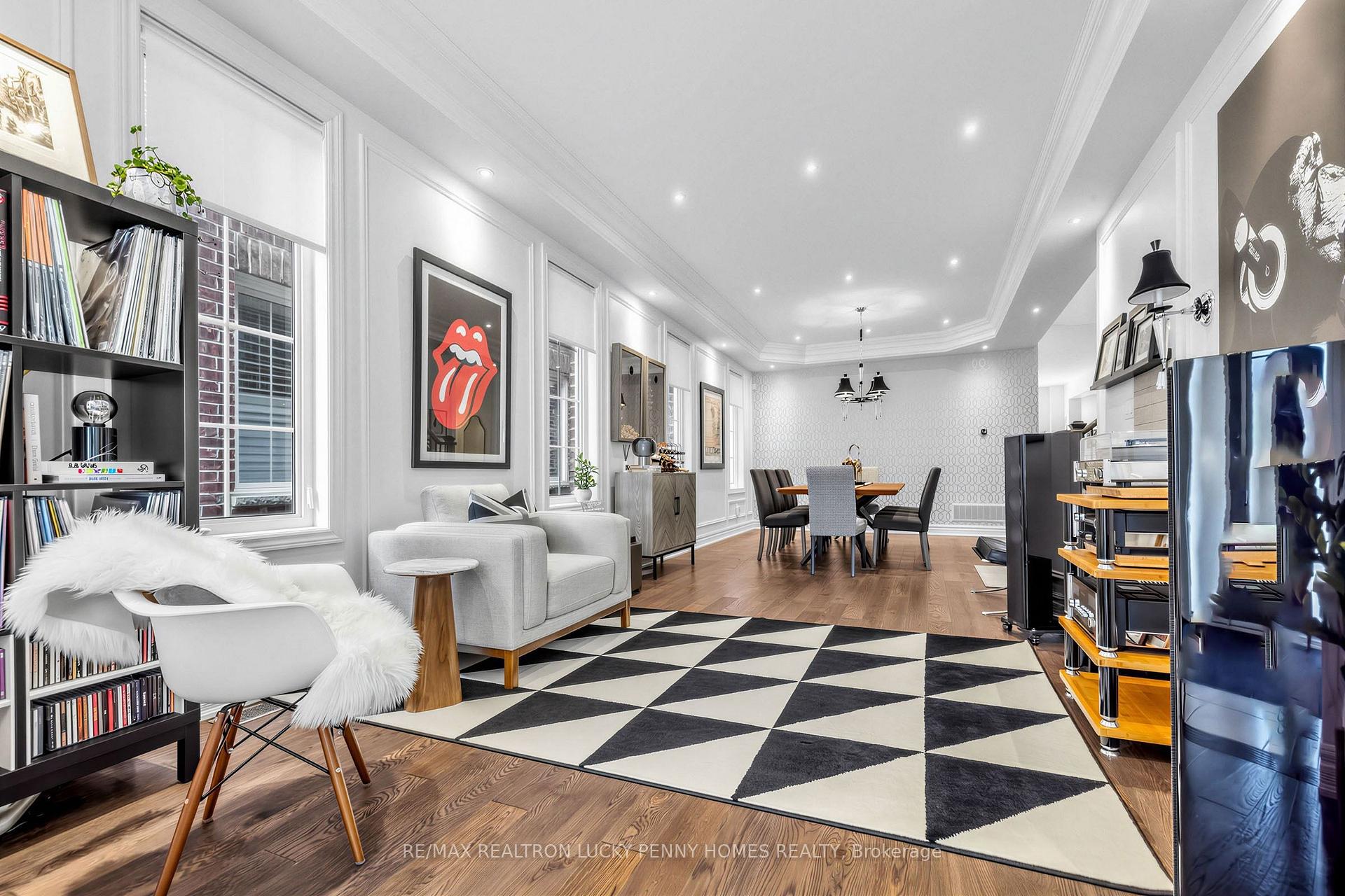 Photo 5 of 22 Duke of Cornwall Drive, Markham, Victoria Square — HOMEH