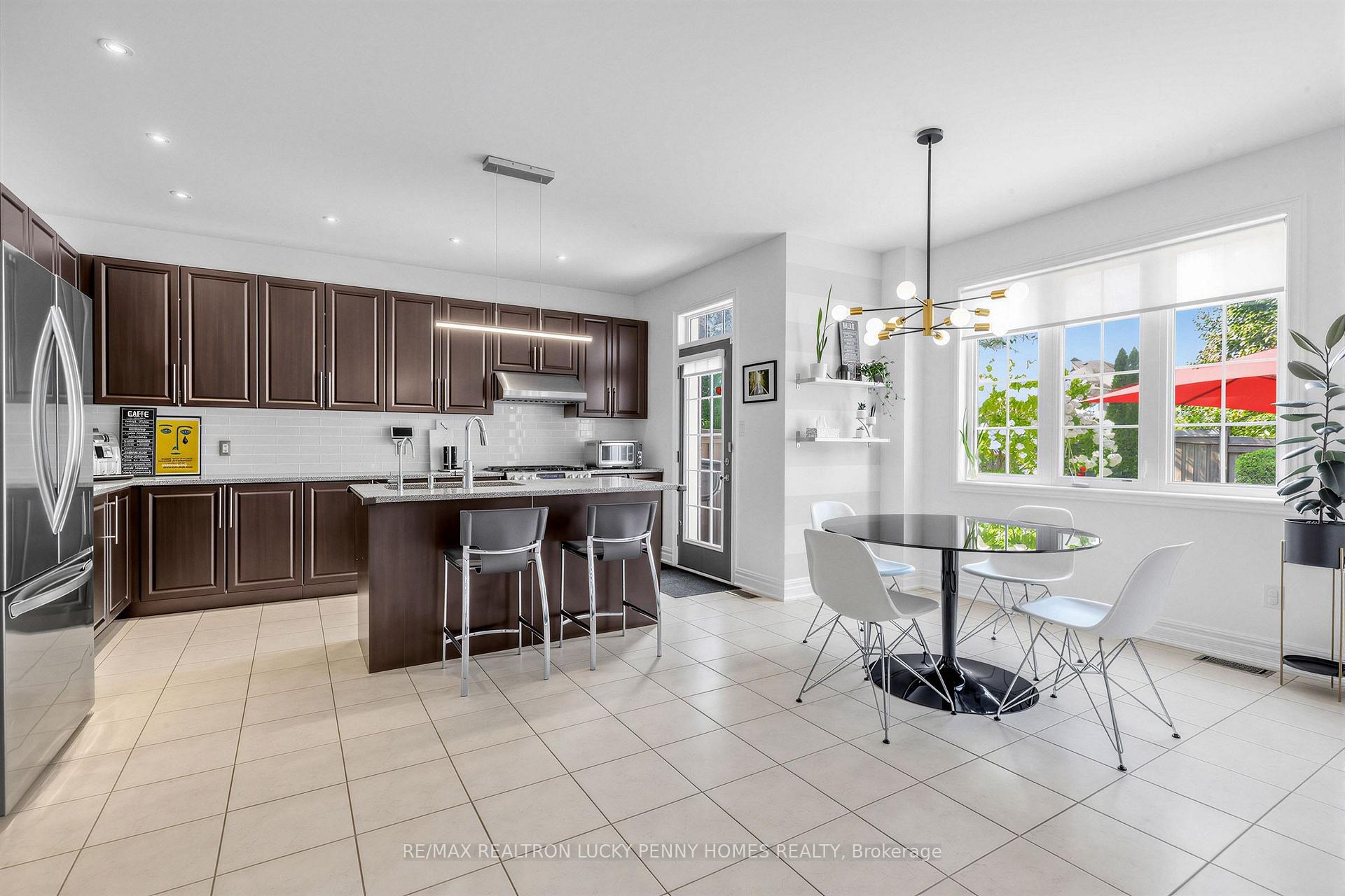 Photo 11 of 22 Duke of Cornwall Drive, Markham, Victoria Square — HOMEH