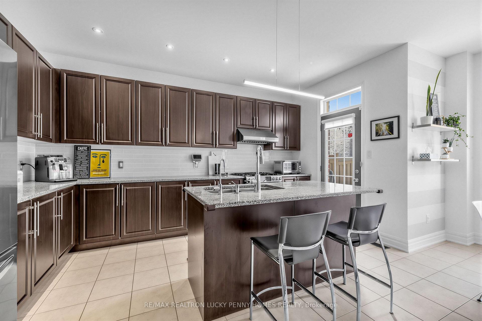 Photo 12 of 22 Duke of Cornwall Drive, Markham, Victoria Square — HOMEH