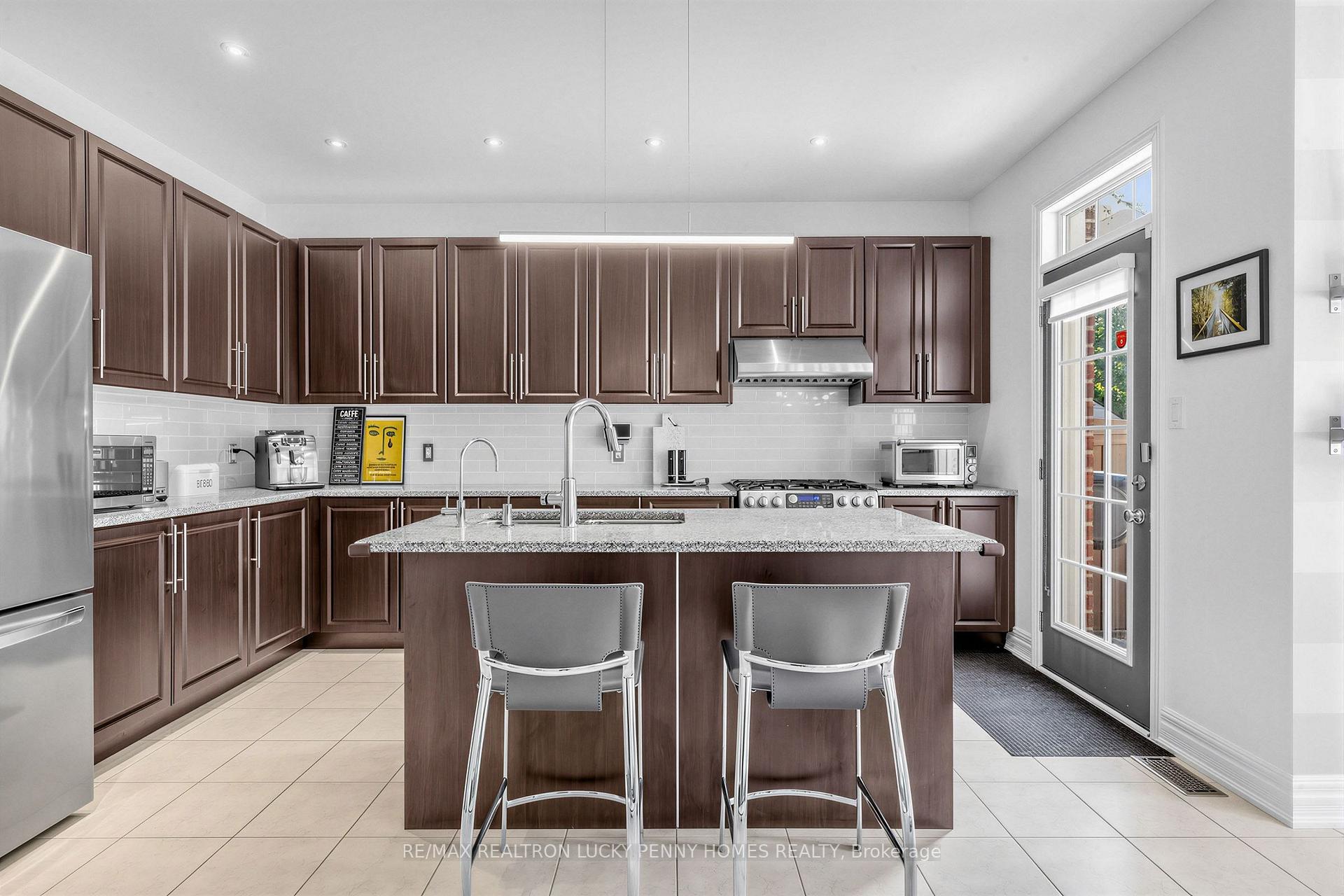 Photo 13 of 22 Duke of Cornwall Drive, Markham, Victoria Square — HOMEH